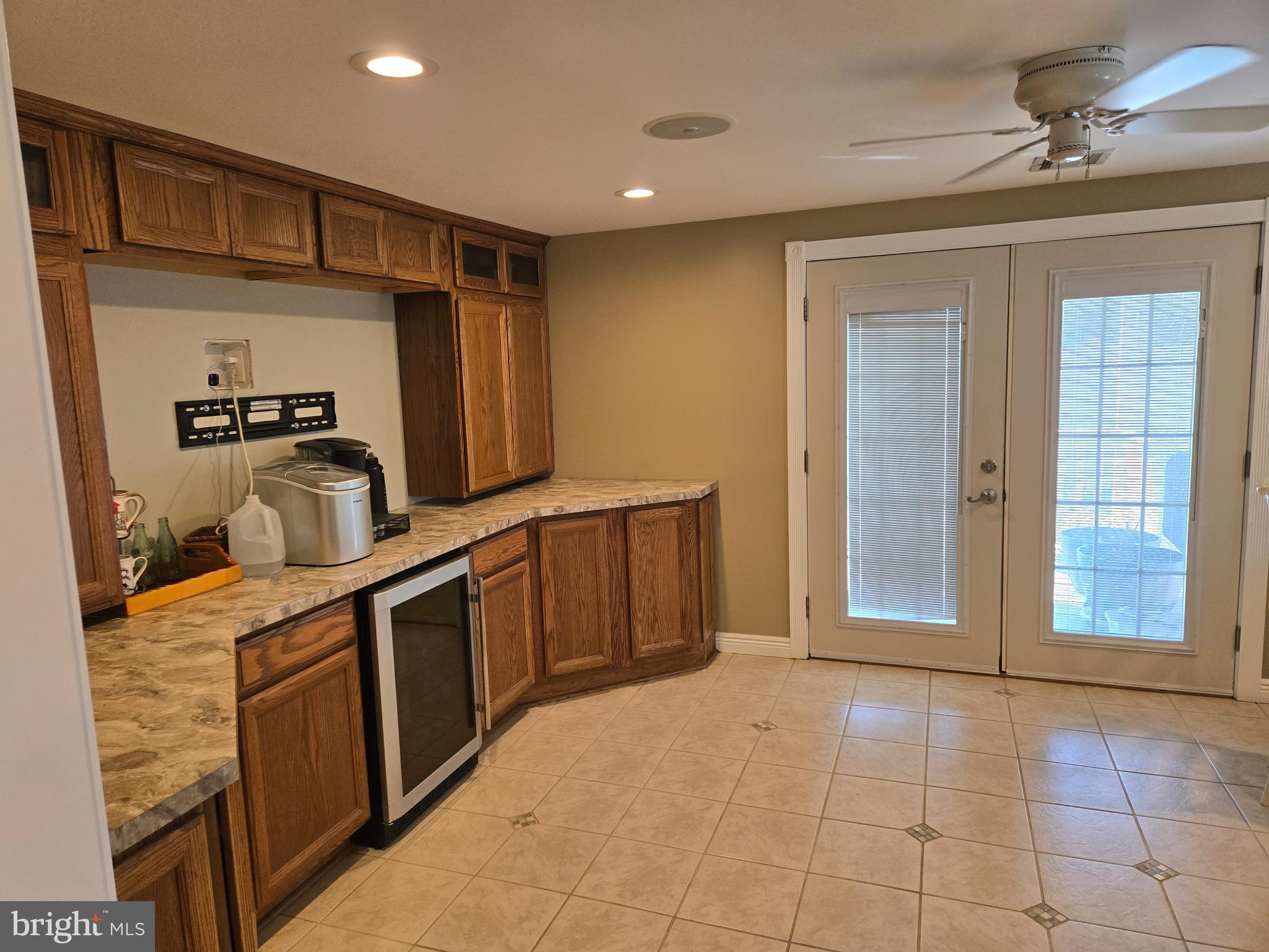 701 WOODLAND AVENUE