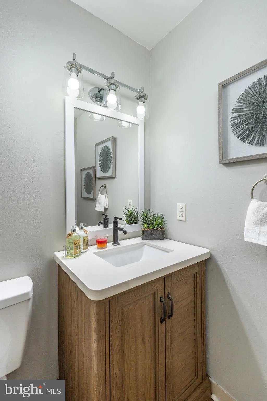 Philadelphia, Pennsylvania 19106, United States, 1 Bedroom Bedrooms, ,2 BathroomsBathrooms,Residential,Pending,15756