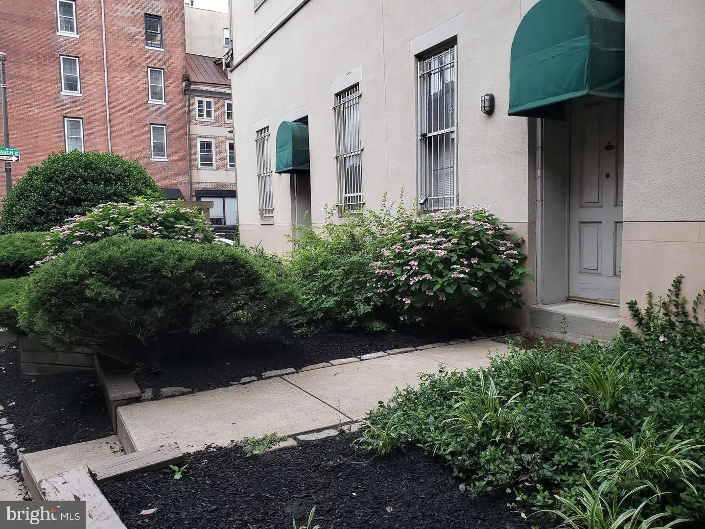 Philadelphia, Pennsylvania 19106, United States, 1 Bedroom Bedrooms, ,2 BathroomsBathrooms,Residential,Pending,15756