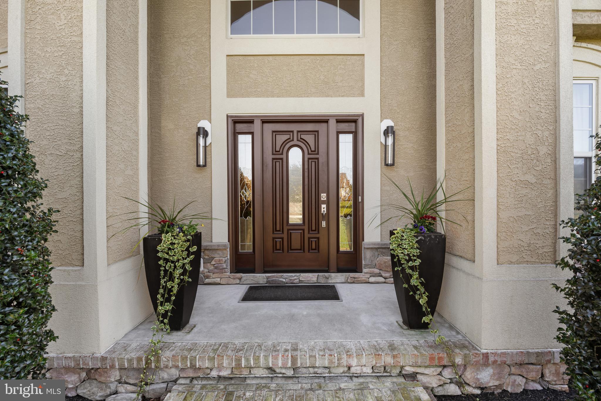 211 EMERALD LANE