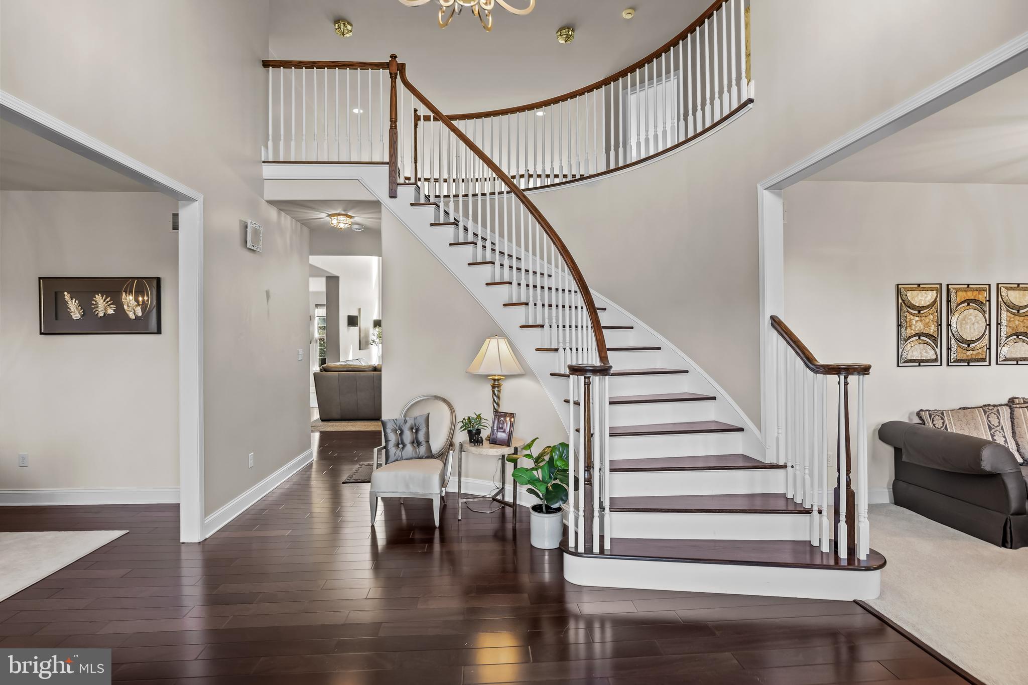 211 EMERALD LANE