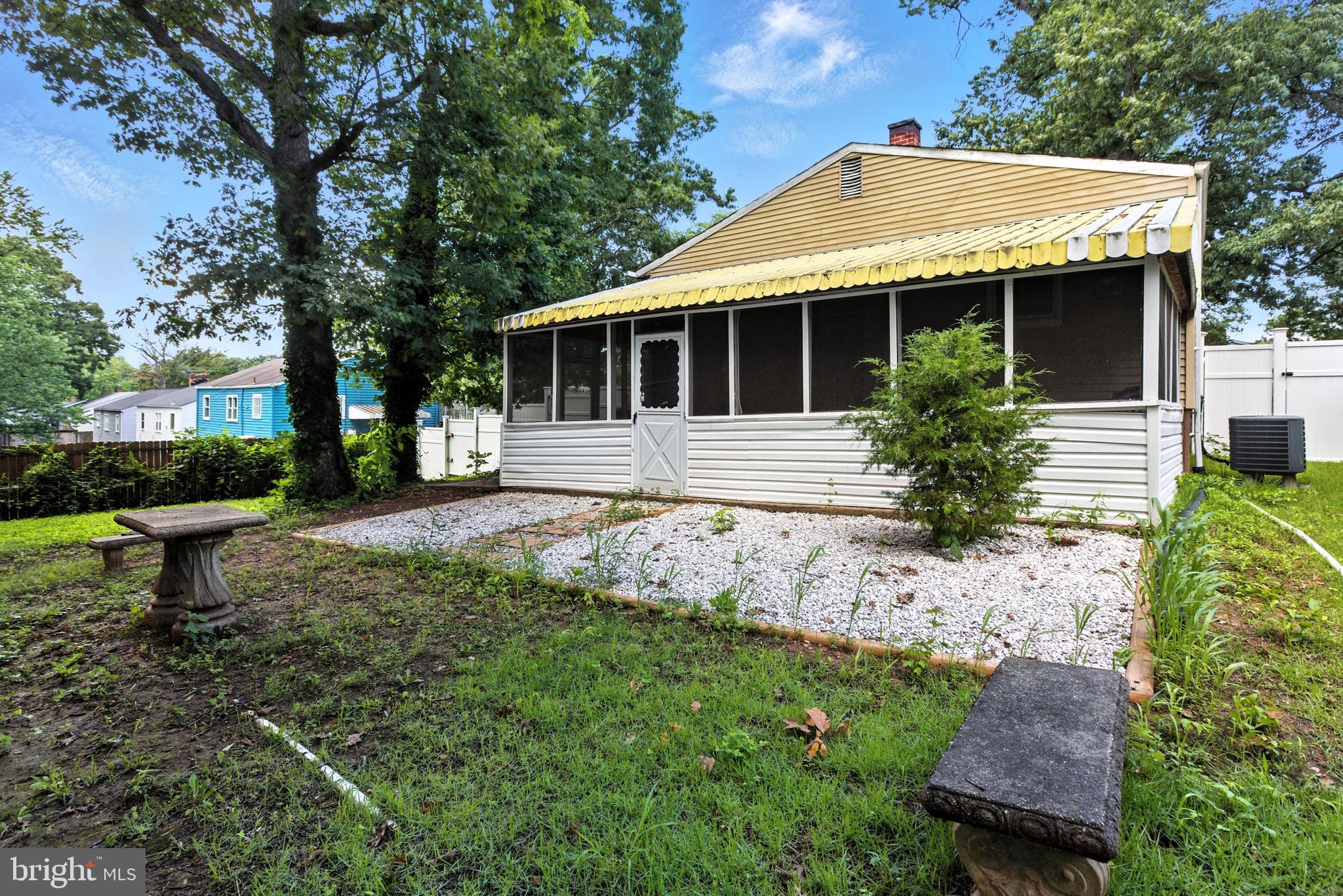 COLUMBIA PARK - Residential