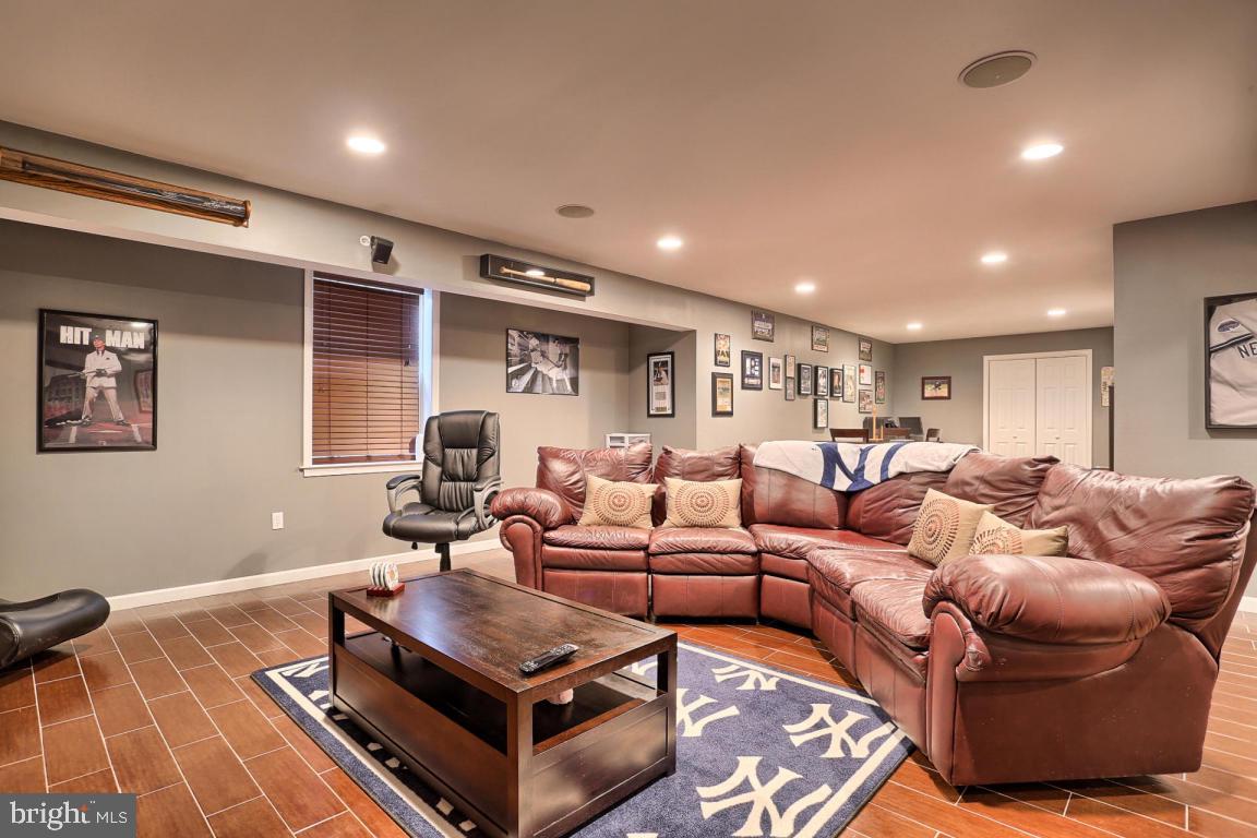 HEMPFIELD CROSSING - Residential