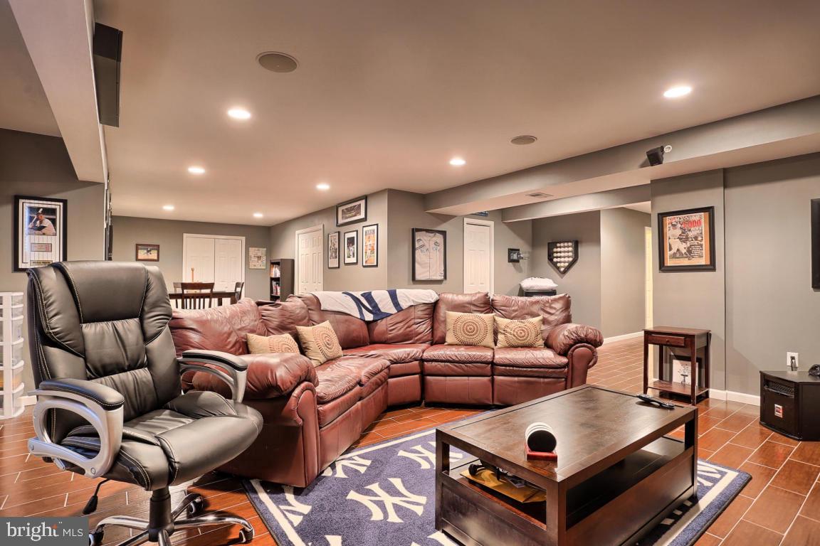 HEMPFIELD CROSSING - Residential