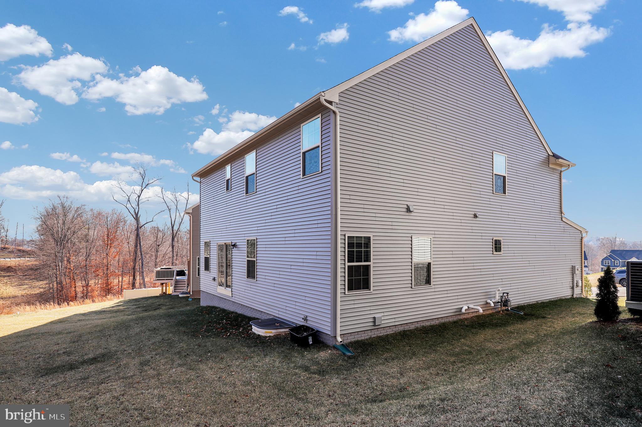 LAKE LINGANORE - Residential