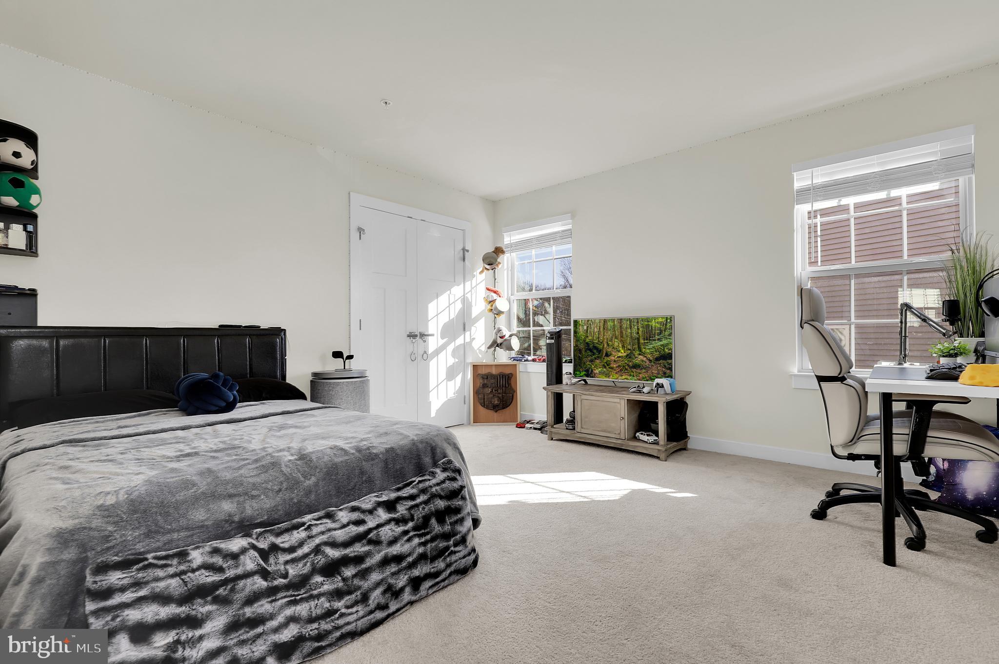 LAKE LINGANORE - Residential