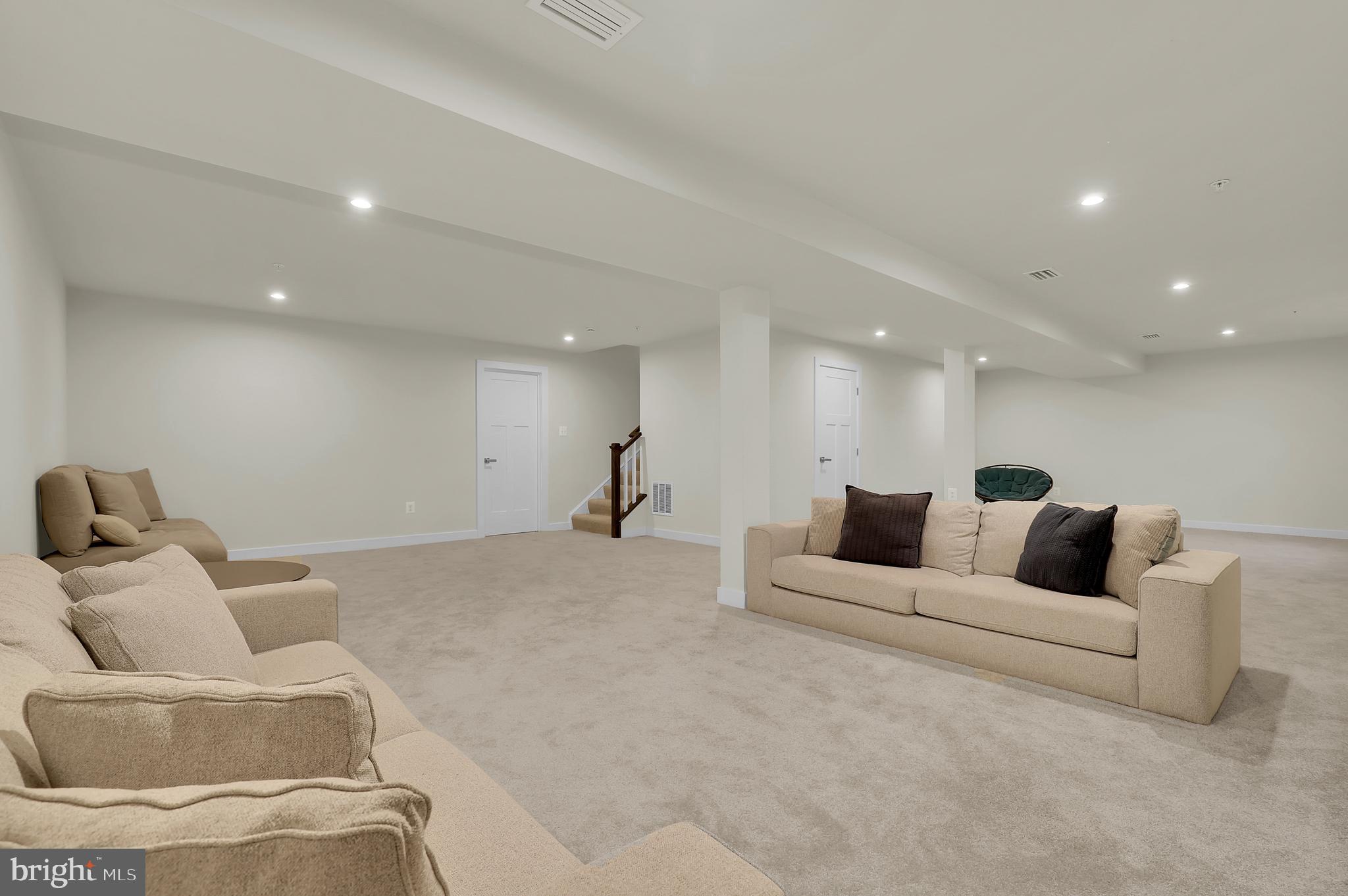 LAKE LINGANORE - Residential