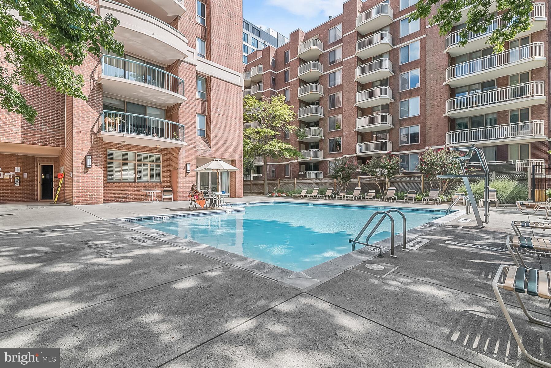 THE CHRISTOPHER - Residential