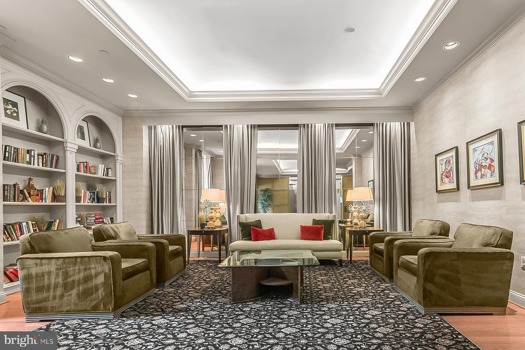 THE CHRISTOPHER - Residential