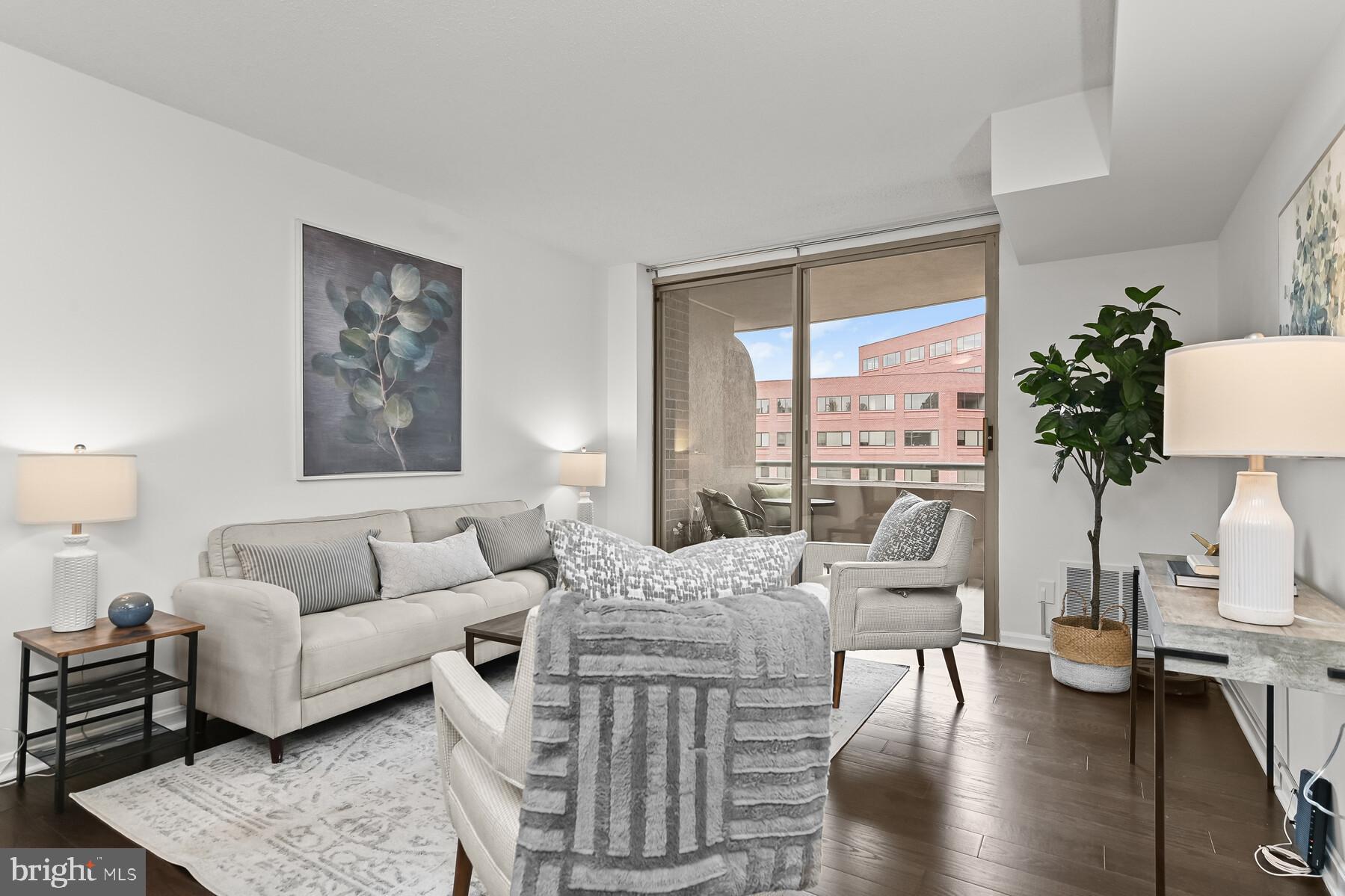 THE CHRISTOPHER - Residential