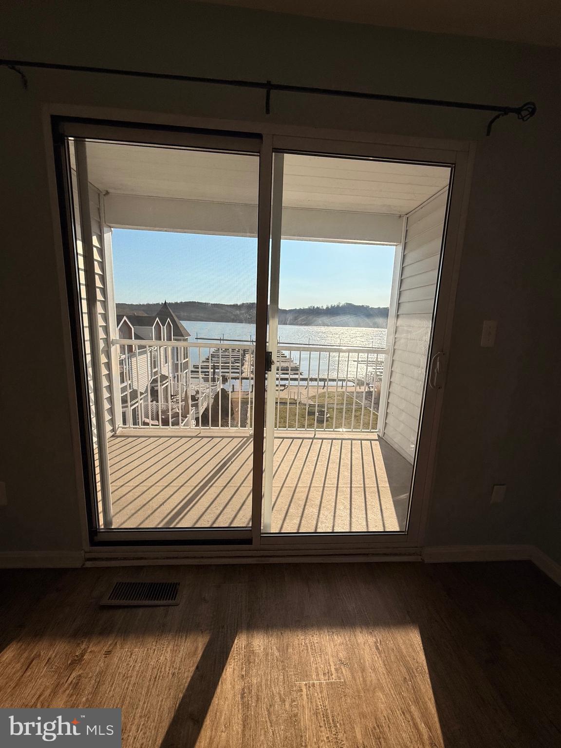 TOMES LANDING - Residential