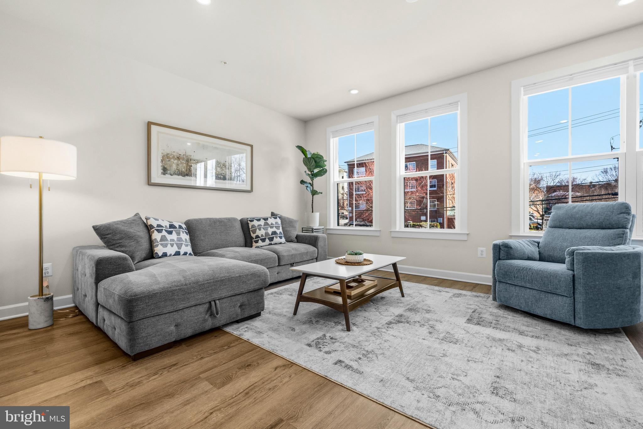 820 S GREENBRIER STREET