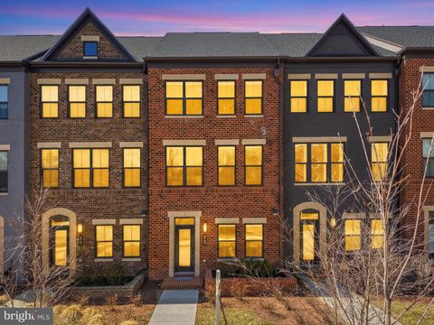 Townhouse For Sale - 820 S Greenbrier Street<br/> Arlington County, ARLINGTON, VA 22204