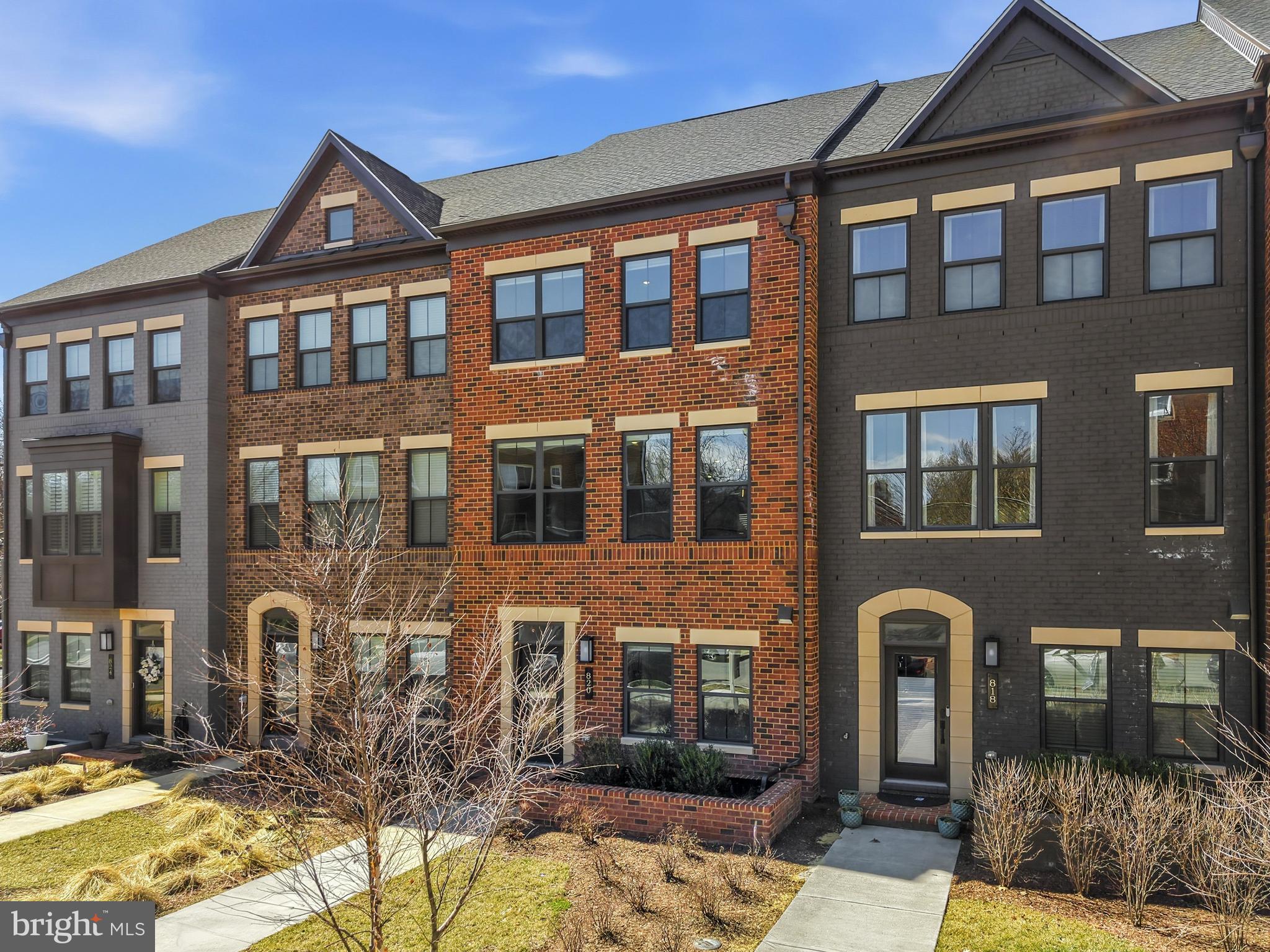 820 S GREENBRIER STREET