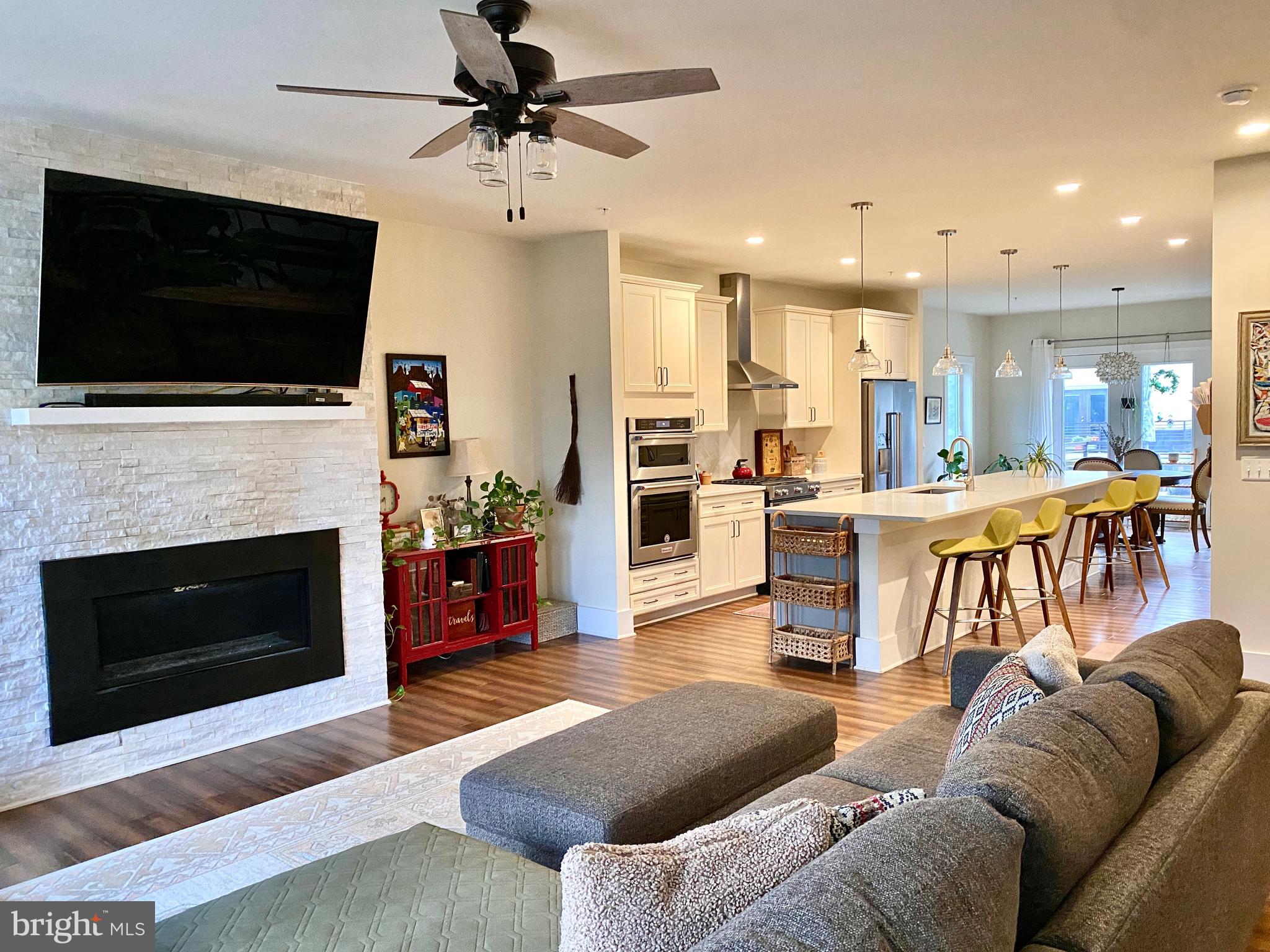 ASHBURN OVERLOOK - Residential Lease