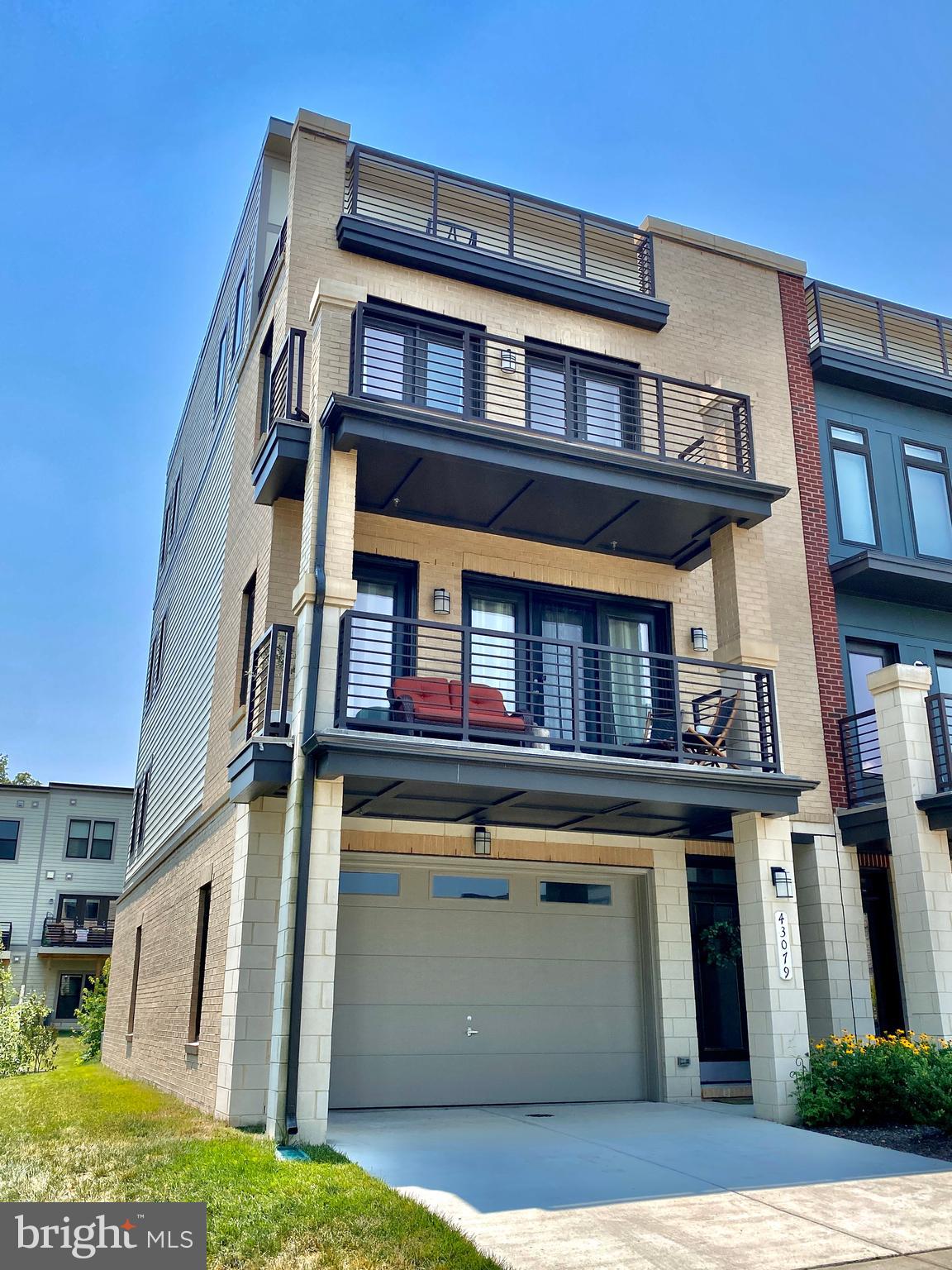 ASHBURN OVERLOOK - Residential Lease