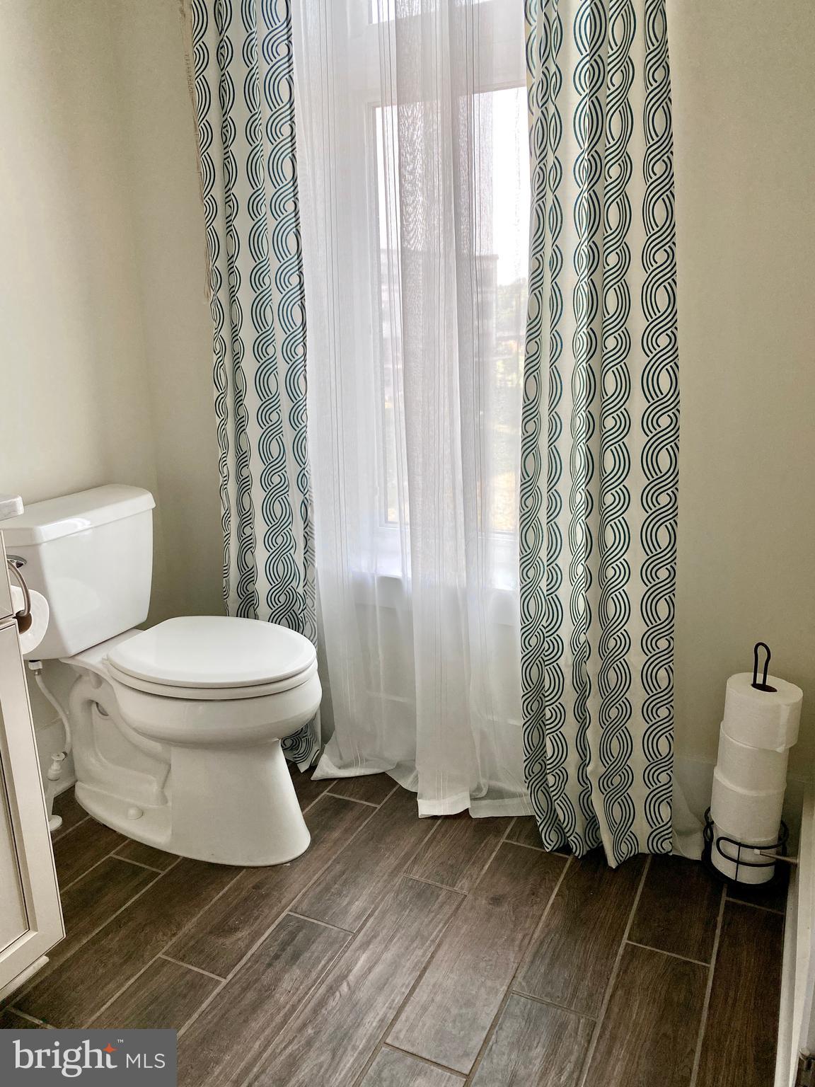 ASHBURN OVERLOOK - Residential Lease