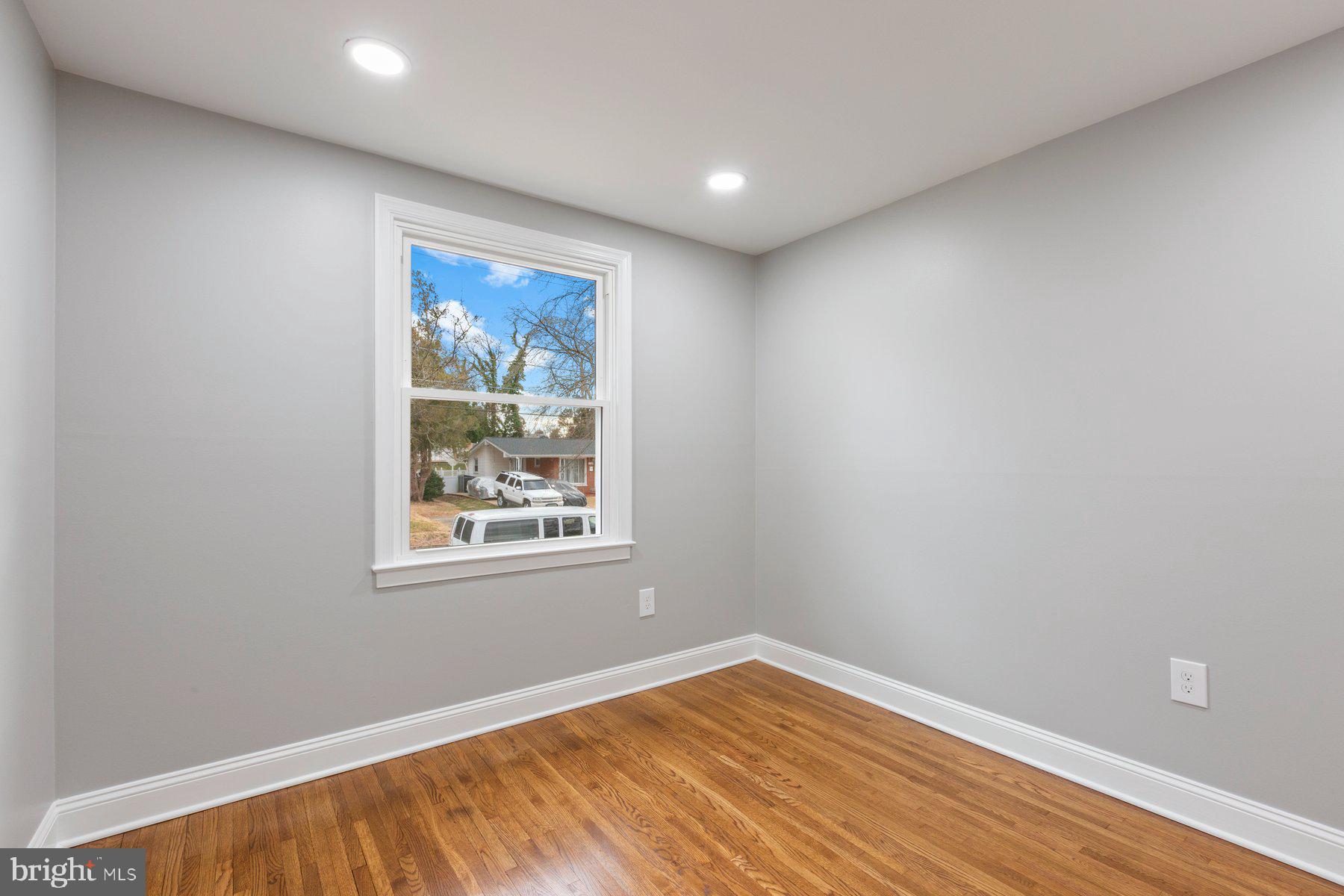 OXON HILL - Residential