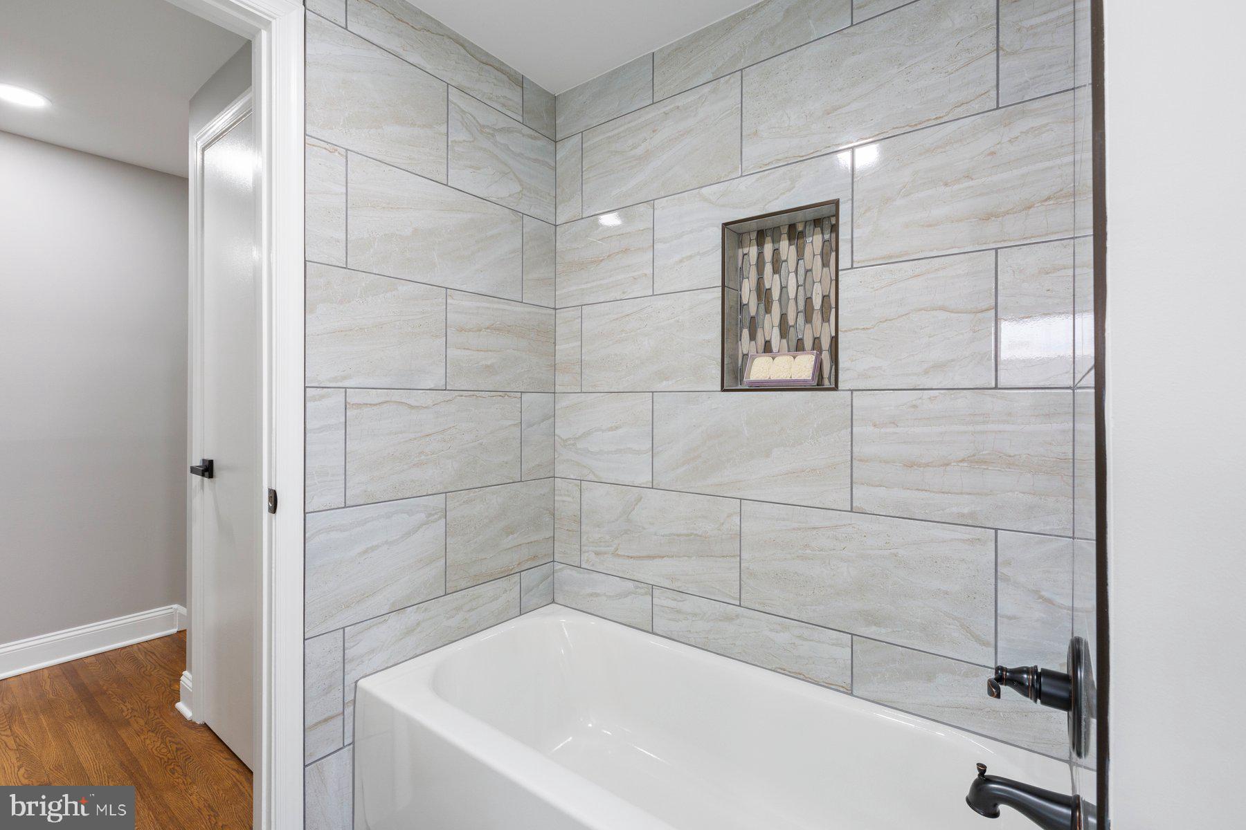 OXON HILL - Residential