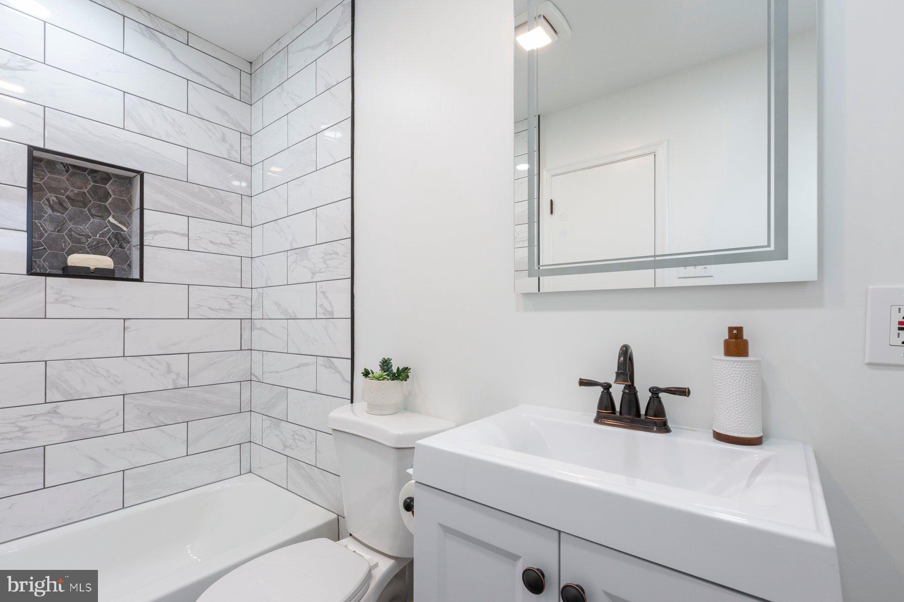 OXON HILL - Residential