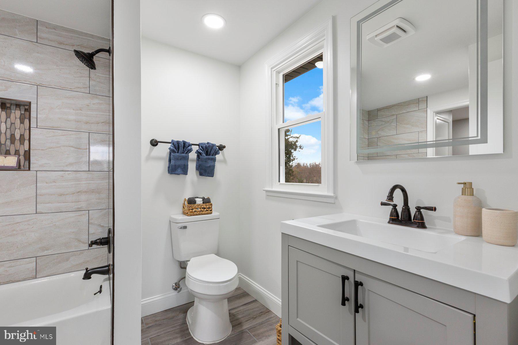 OXON HILL - Residential