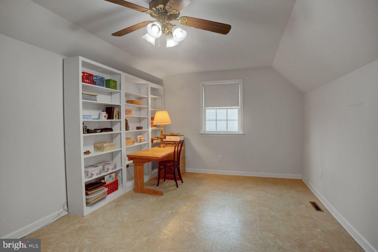 HAMPTON HILLS - Residential