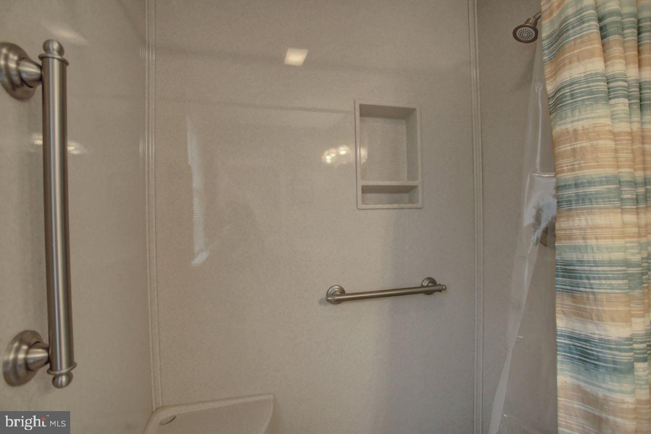 HAMPTON HILLS - Residential