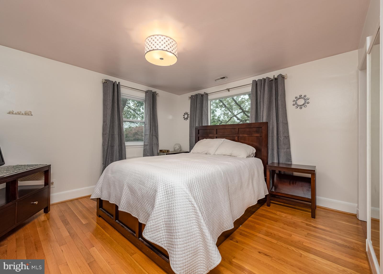 HOLLIFIELD - Residential