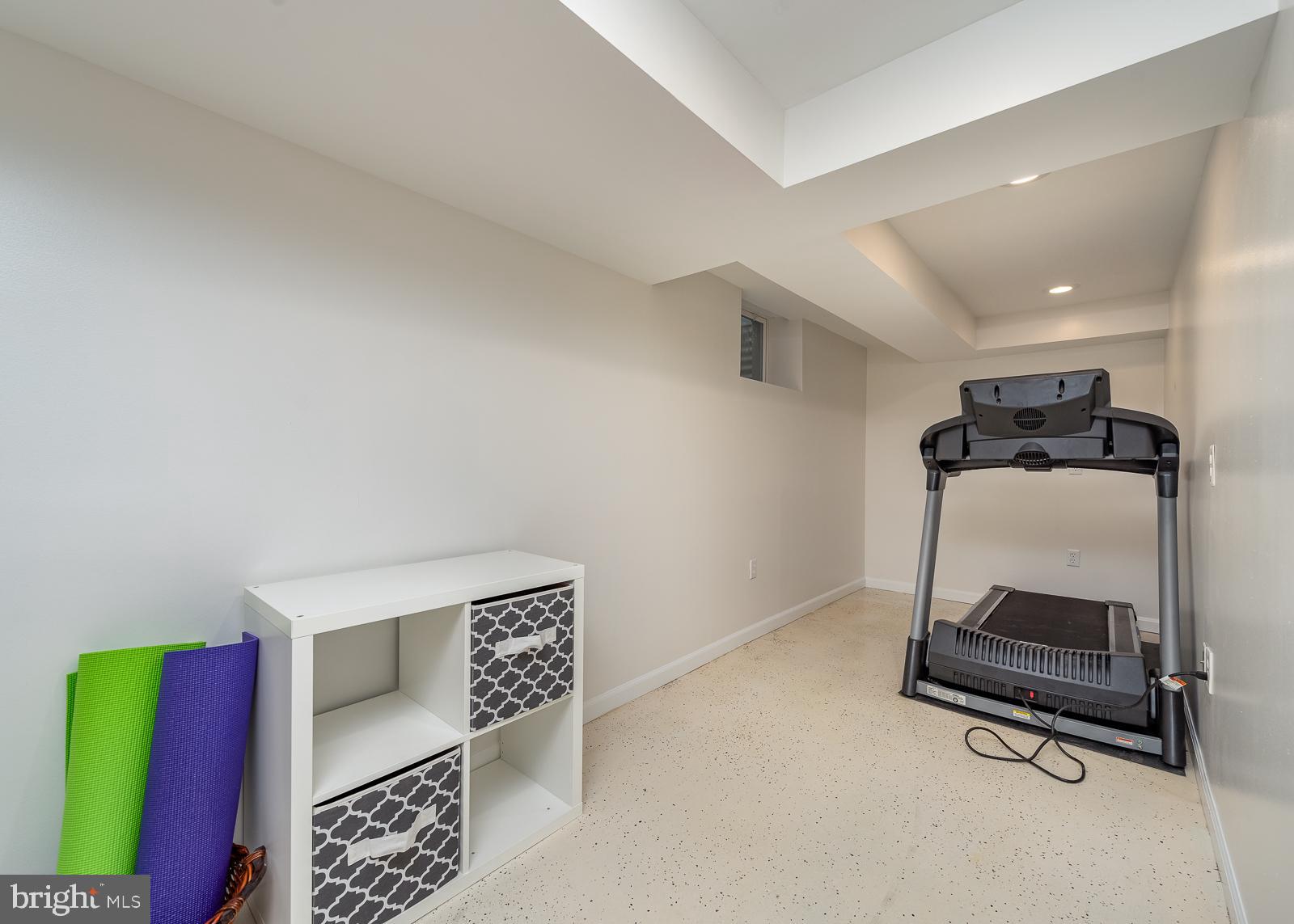 HOLLIFIELD - Residential