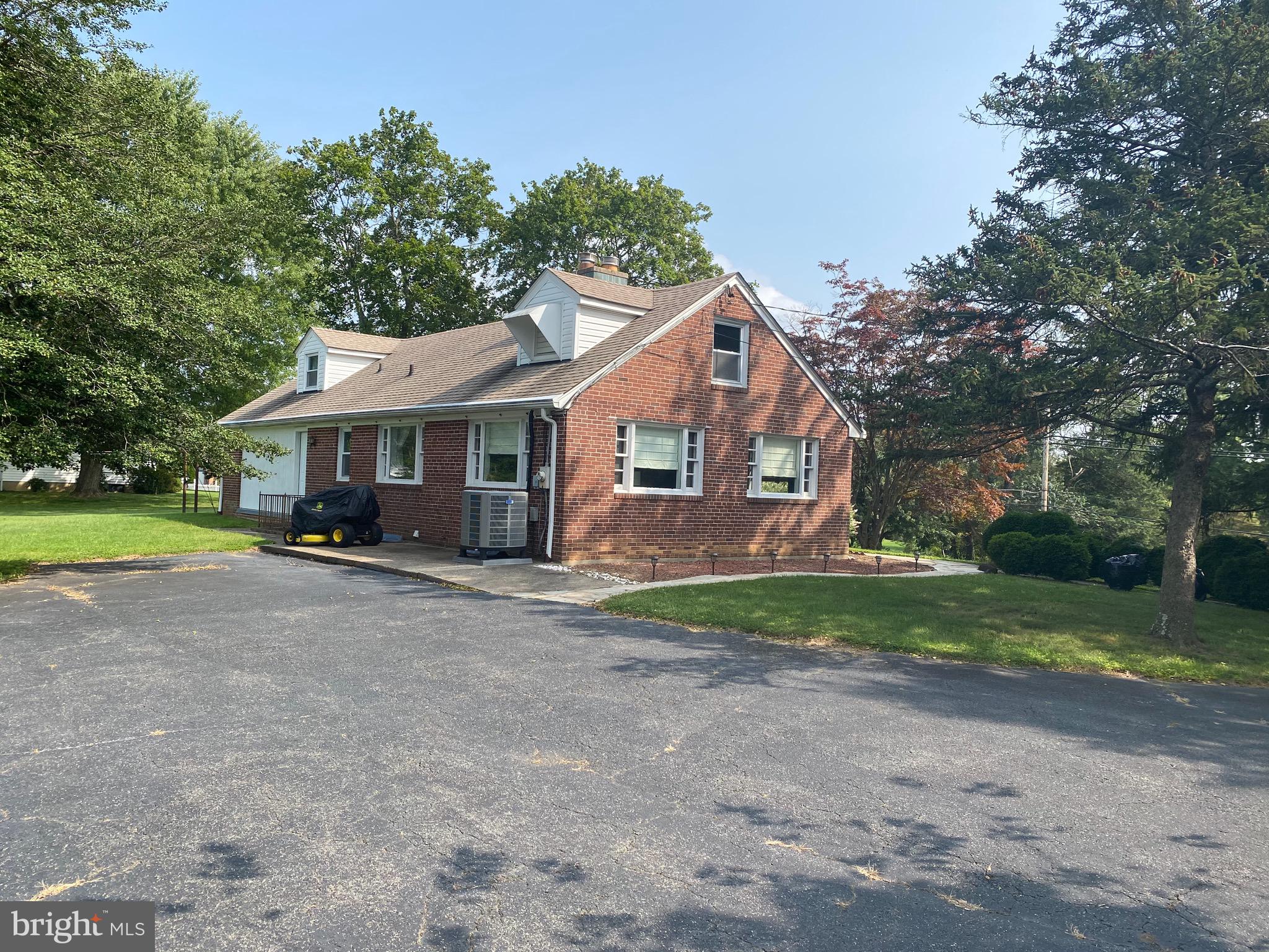 HOLLIFIELD - Residential