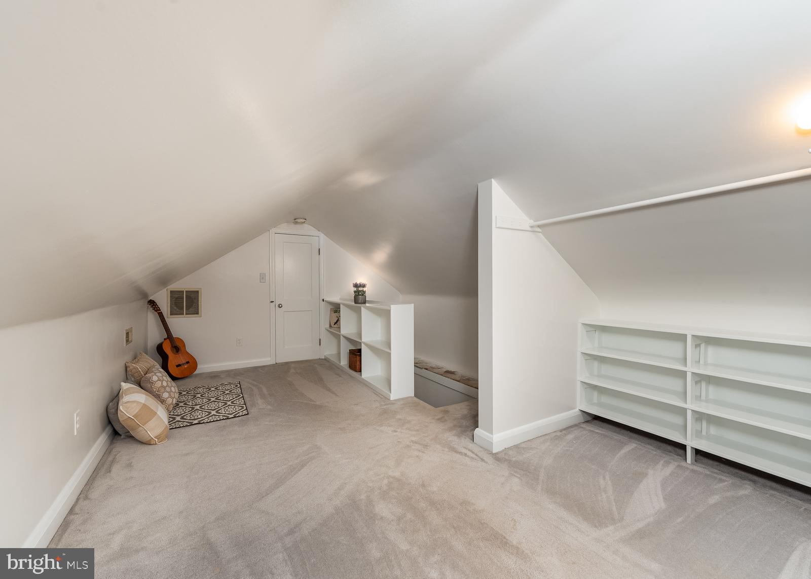 HOLLIFIELD - Residential