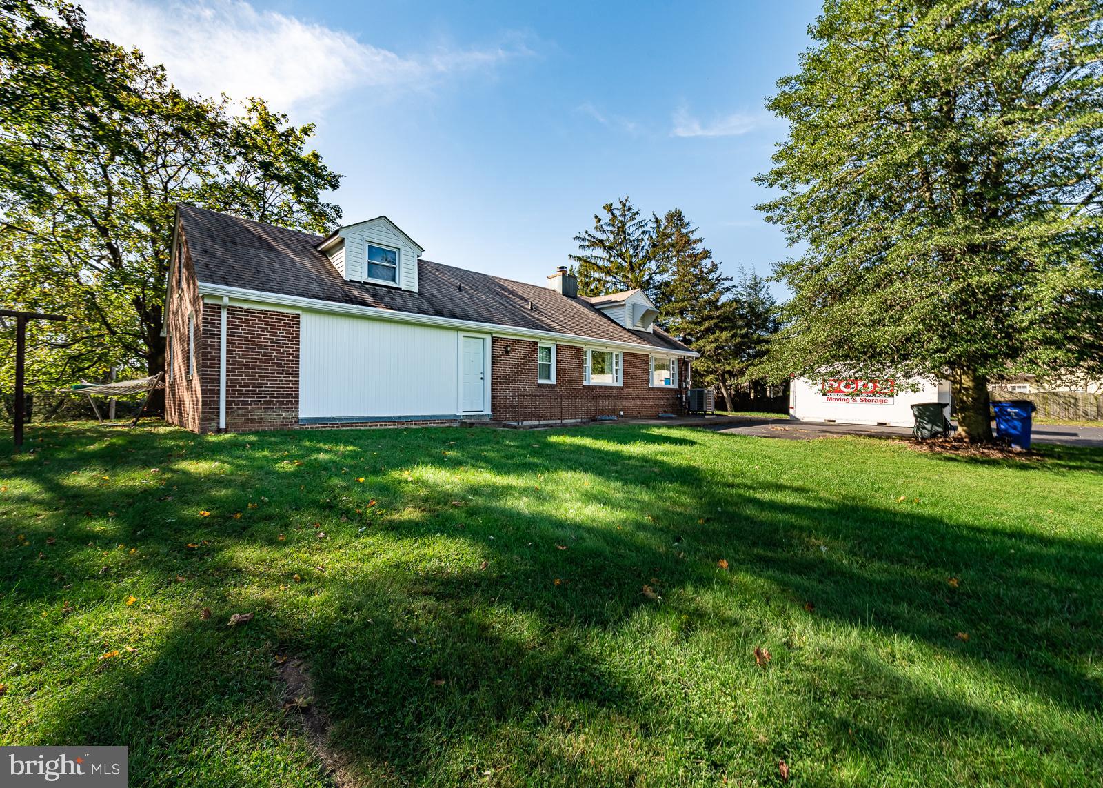 HOLLIFIELD - Residential