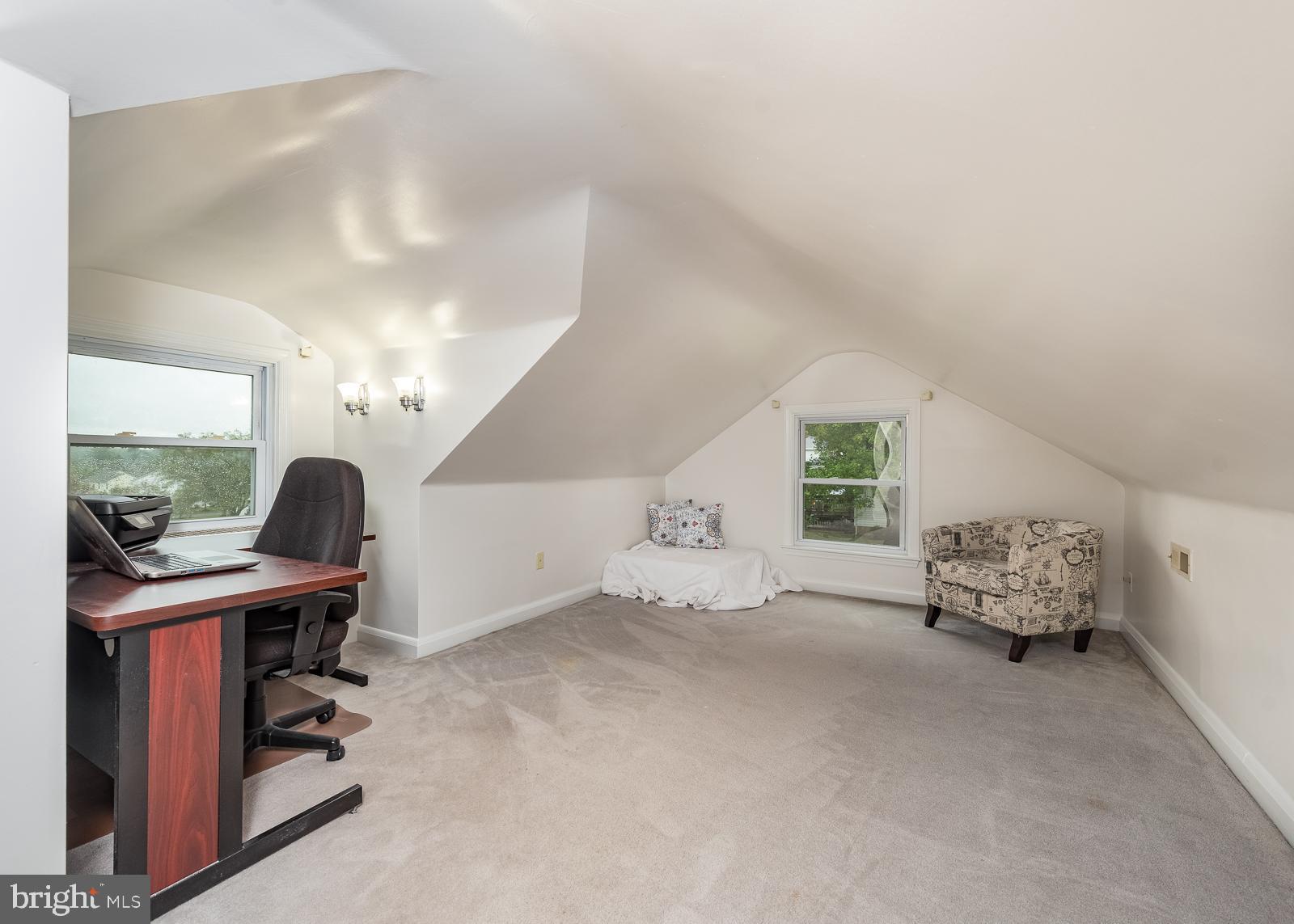 HOLLIFIELD - Residential