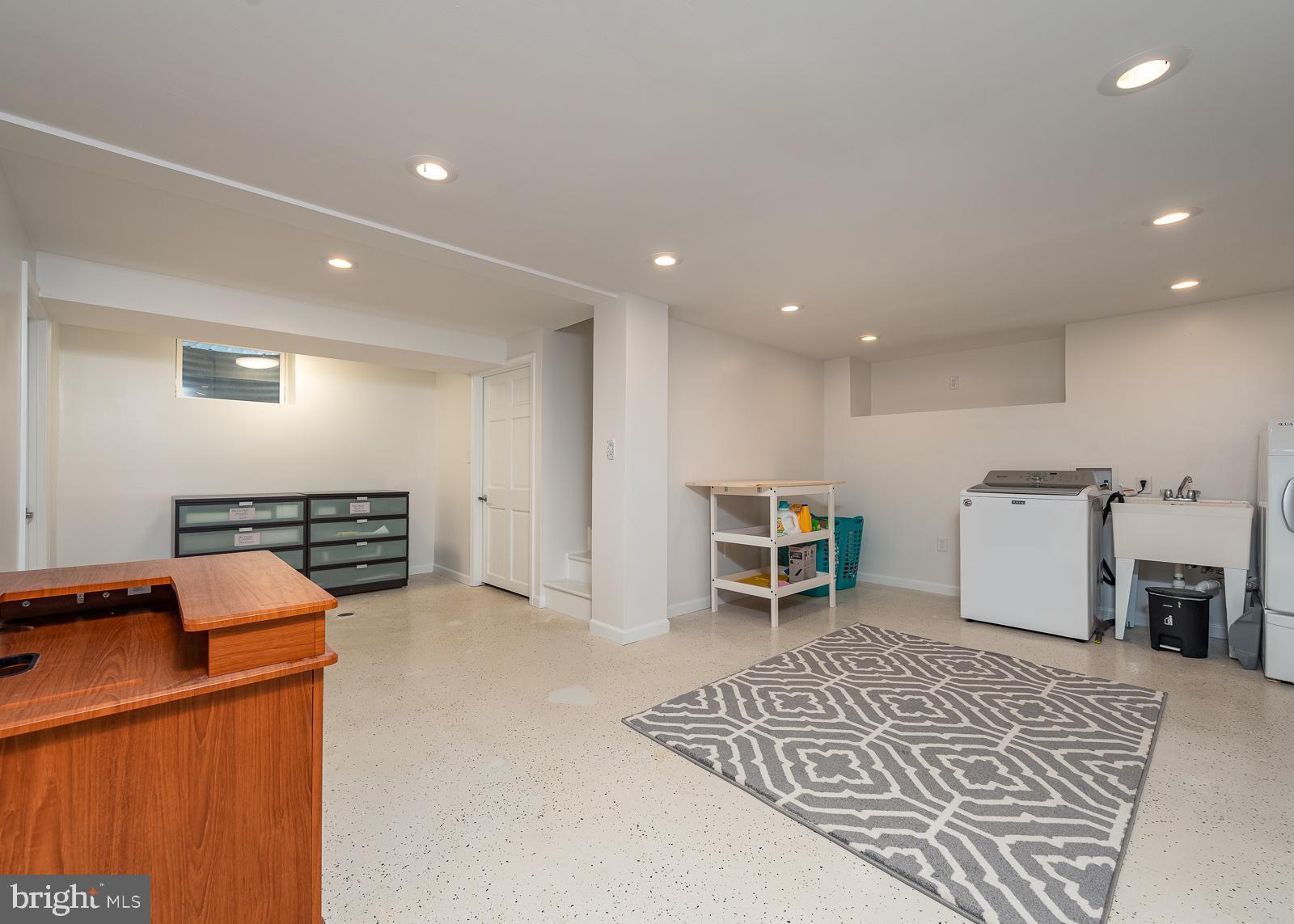 HOLLIFIELD - Residential