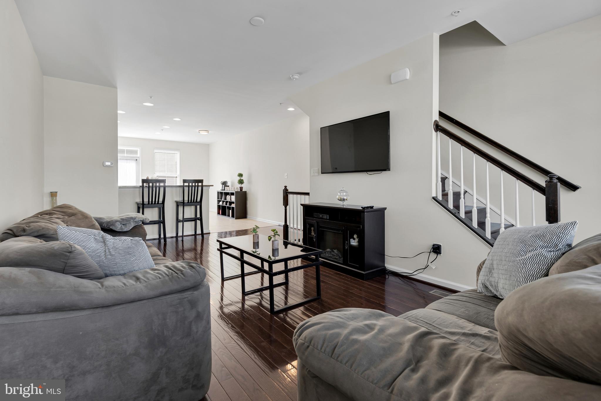 CREEKSIDE VILLAGE AT TANYARD SPRINGS - Residential