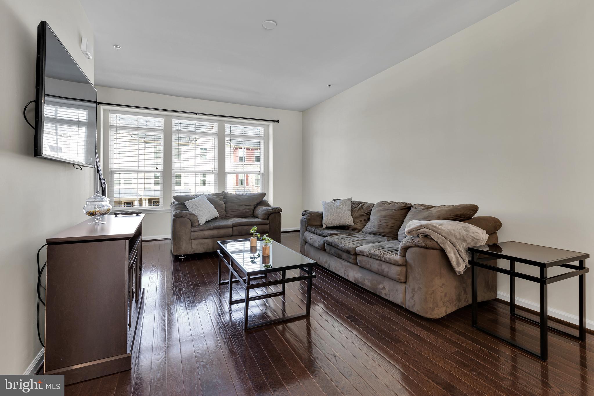 CREEKSIDE VILLAGE AT TANYARD SPRINGS - Residential