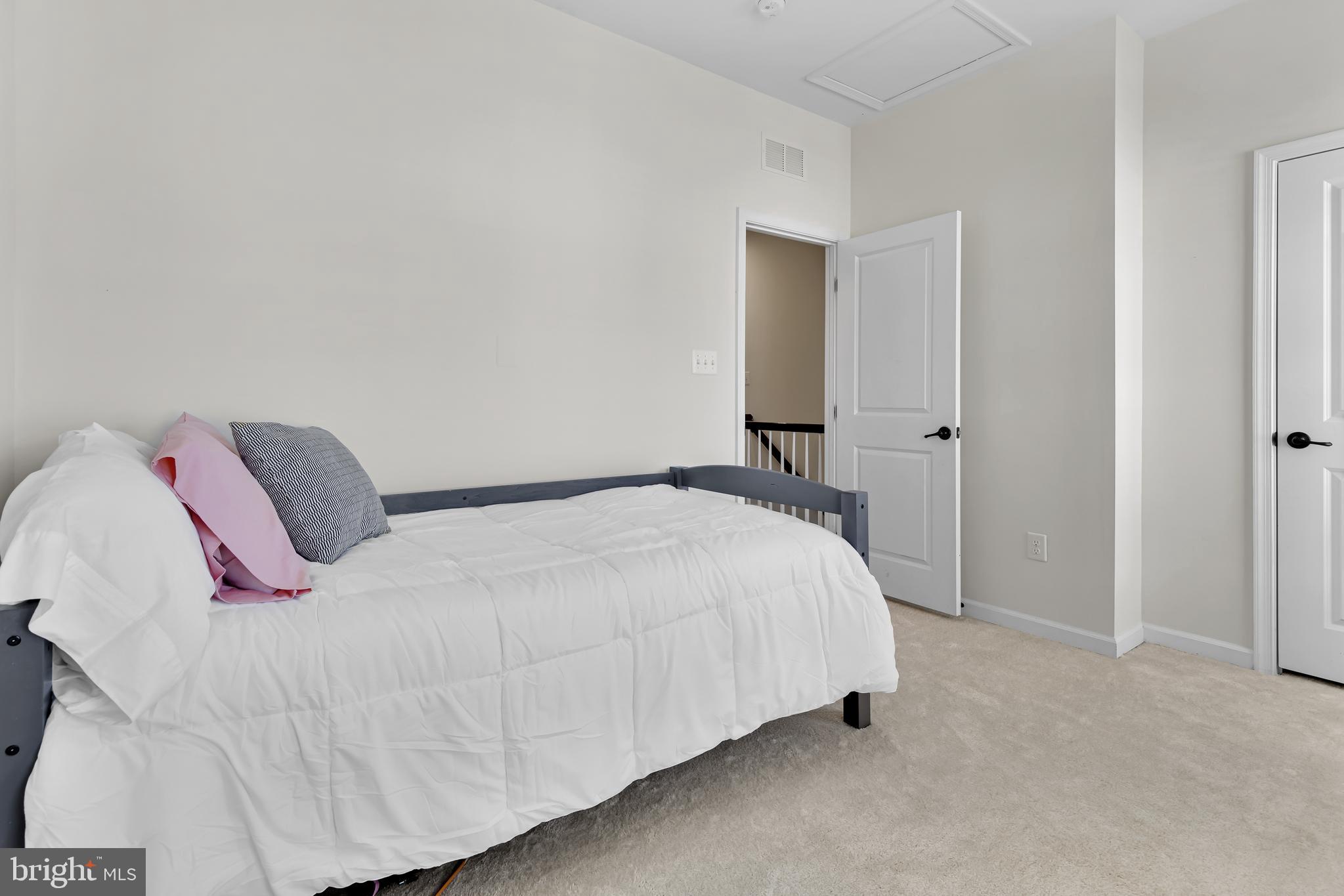 CREEKSIDE VILLAGE AT TANYARD SPRINGS - Residential