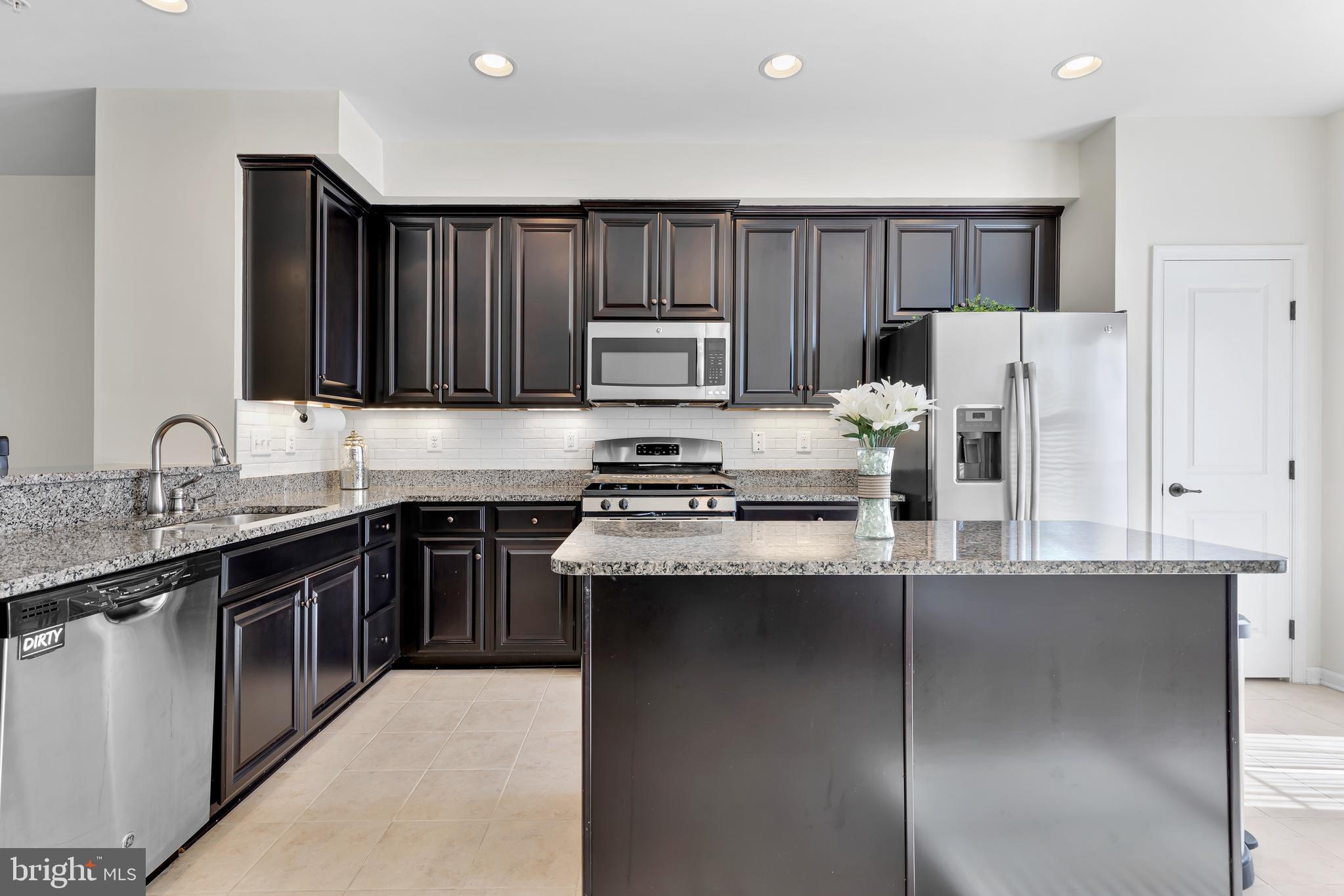 CREEKSIDE VILLAGE AT TANYARD SPRINGS - Residential