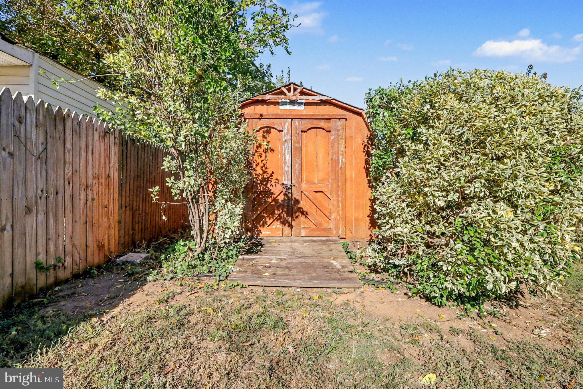 HUNTINGTON - Residential Lease