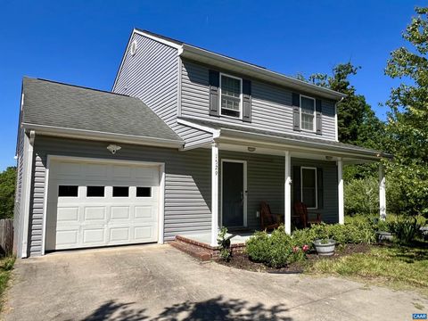 Homes For Sale - 1529 C St St<br/> WAYNESBORO, VA 22980