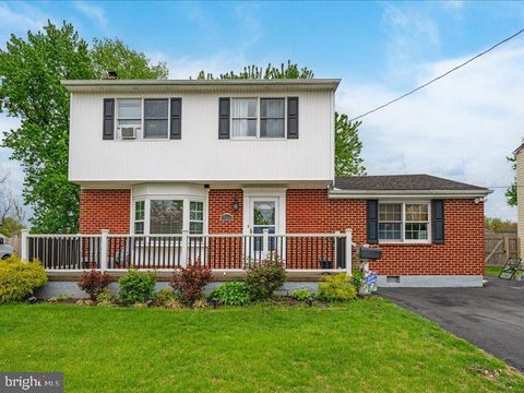 Homes For Sale - 744 W 11th Street<br/> NEW CASTLE, DE 19720
