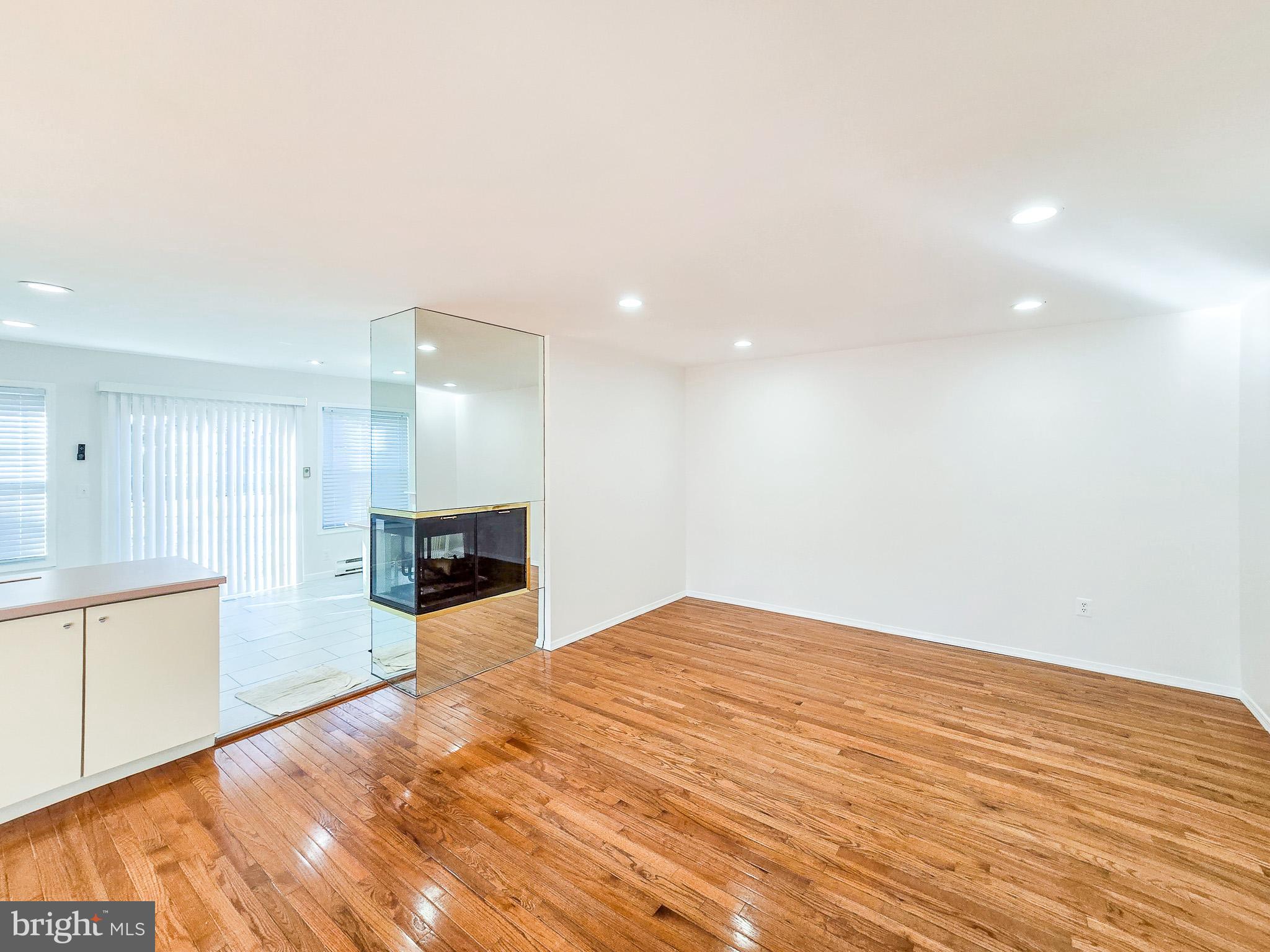 167 CONCORDIA CIRCLE E