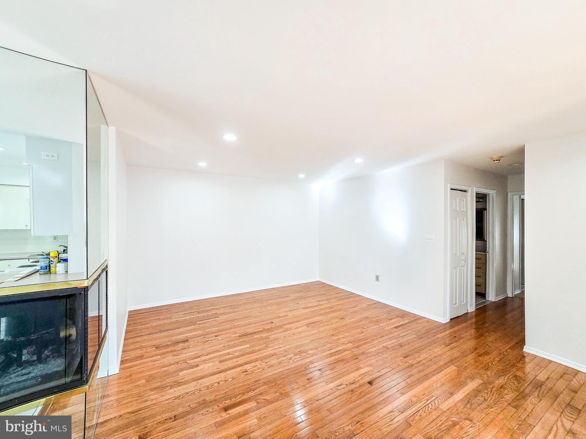 167 CONCORDIA CIRCLE E