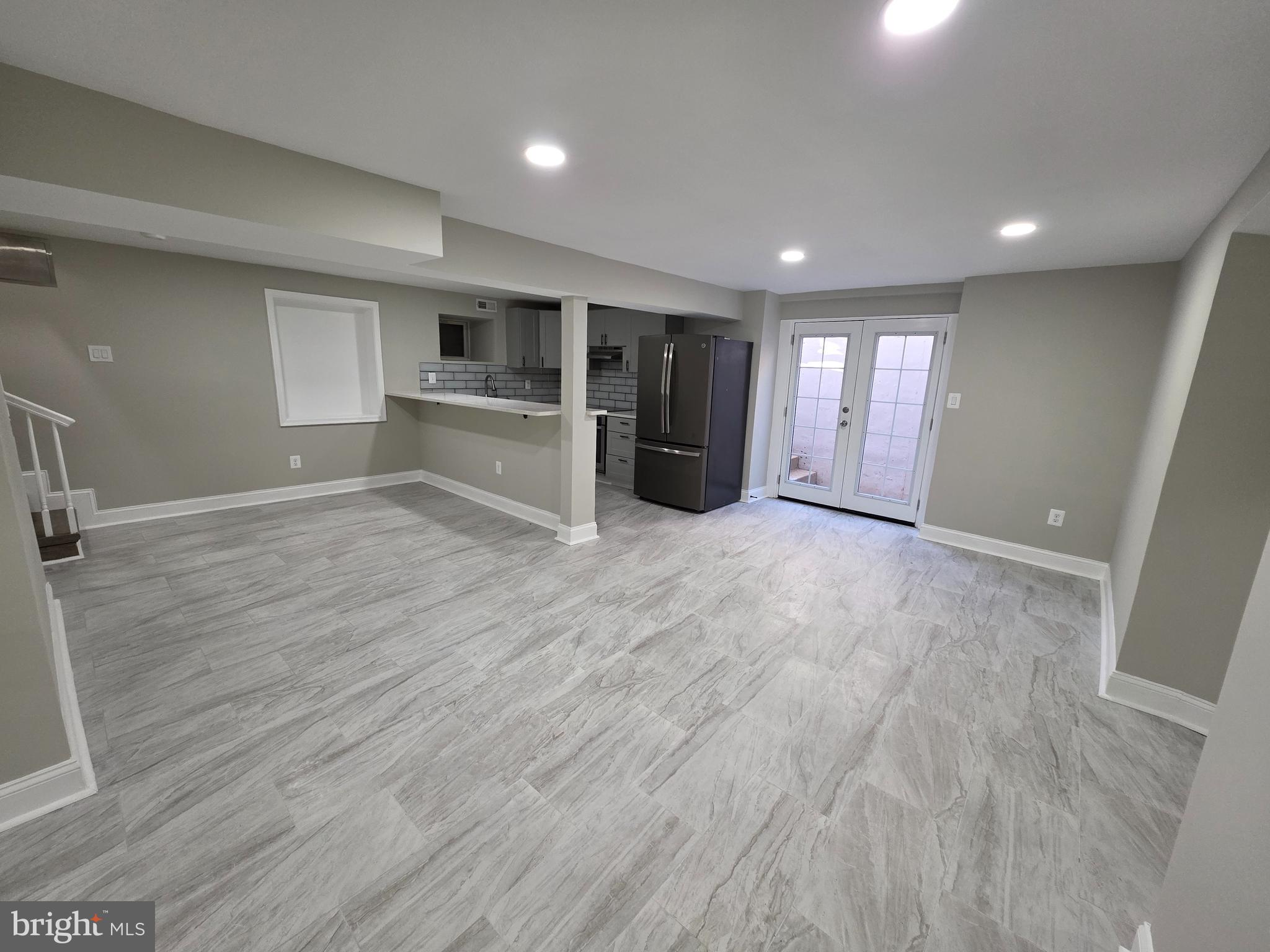 WEST LAWN - Residential