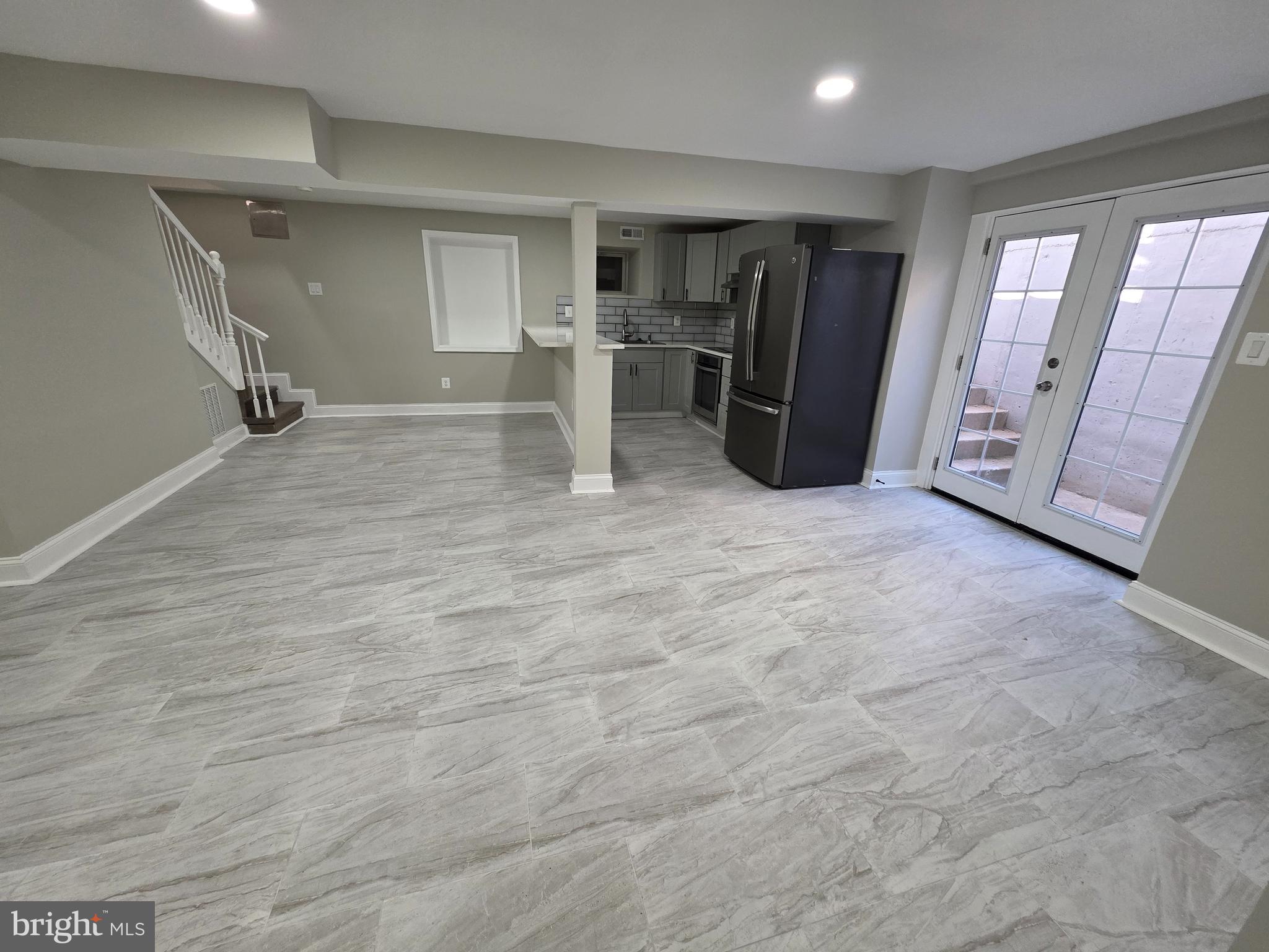 WEST LAWN - Residential