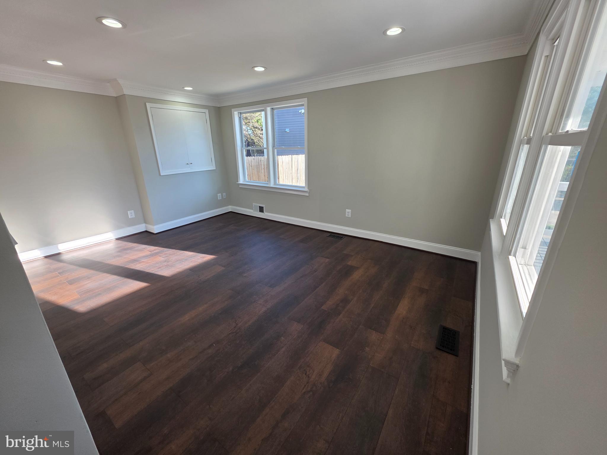 WEST LAWN - Residential