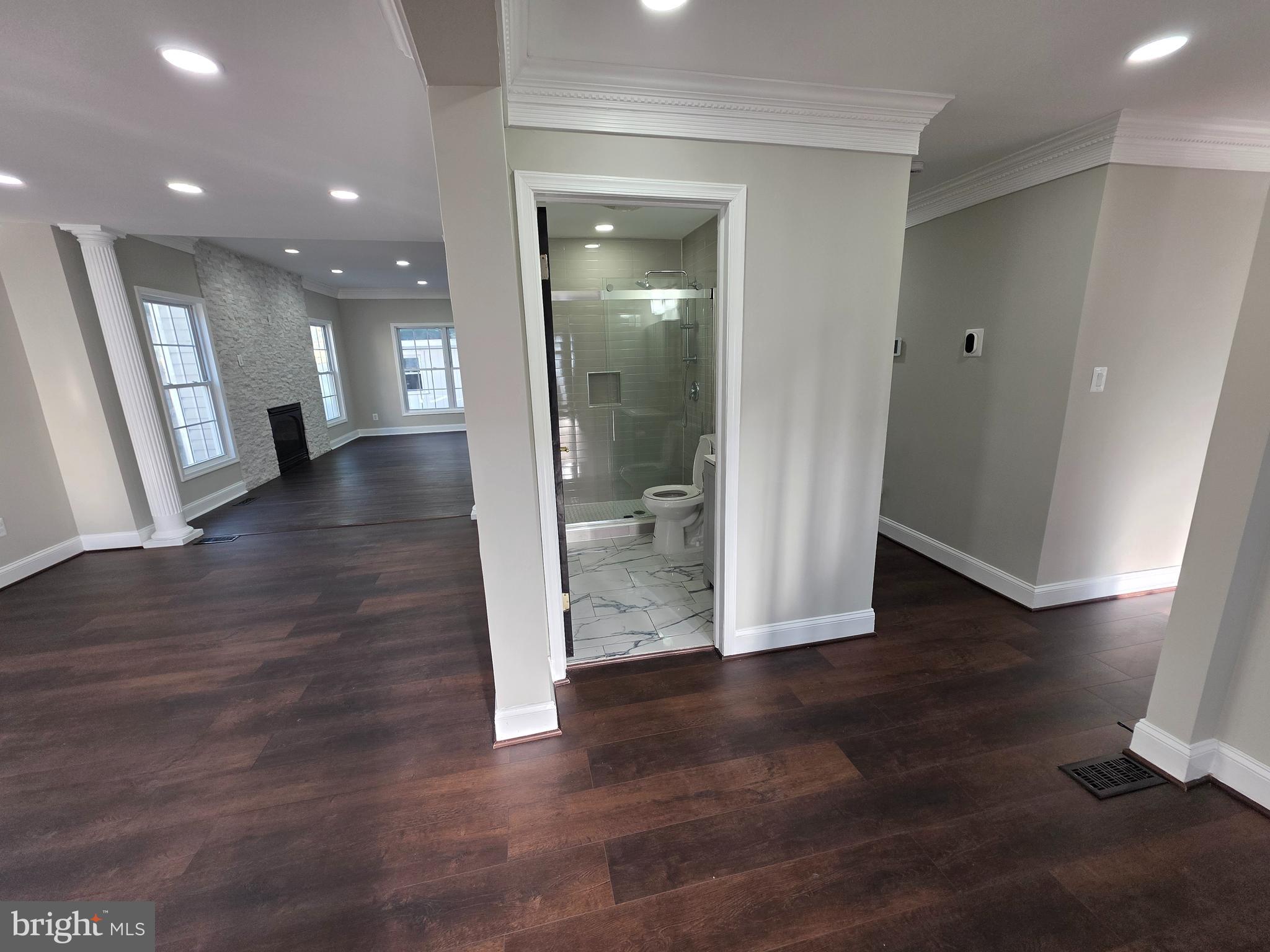 WEST LAWN - Residential