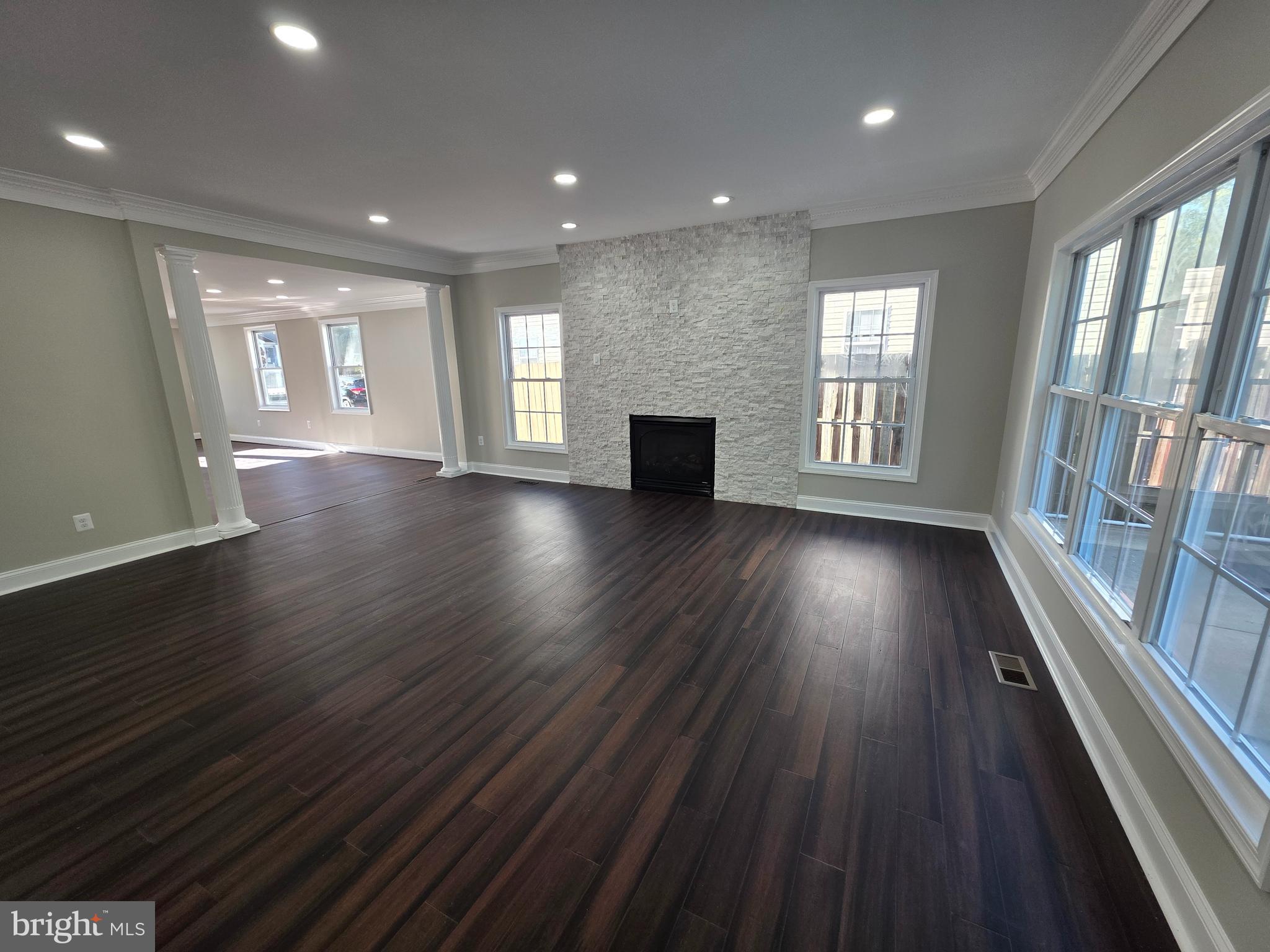 WEST LAWN - Residential