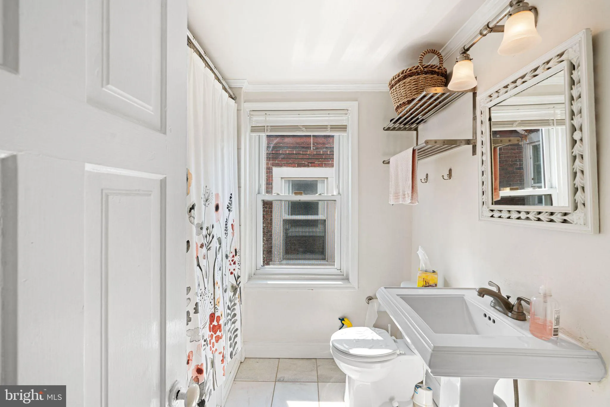 Philadelphia, Pennsylvania 19130, United States, 4 Bedrooms Bedrooms, ,3 BathroomsBathrooms,Residential,Pending,181572