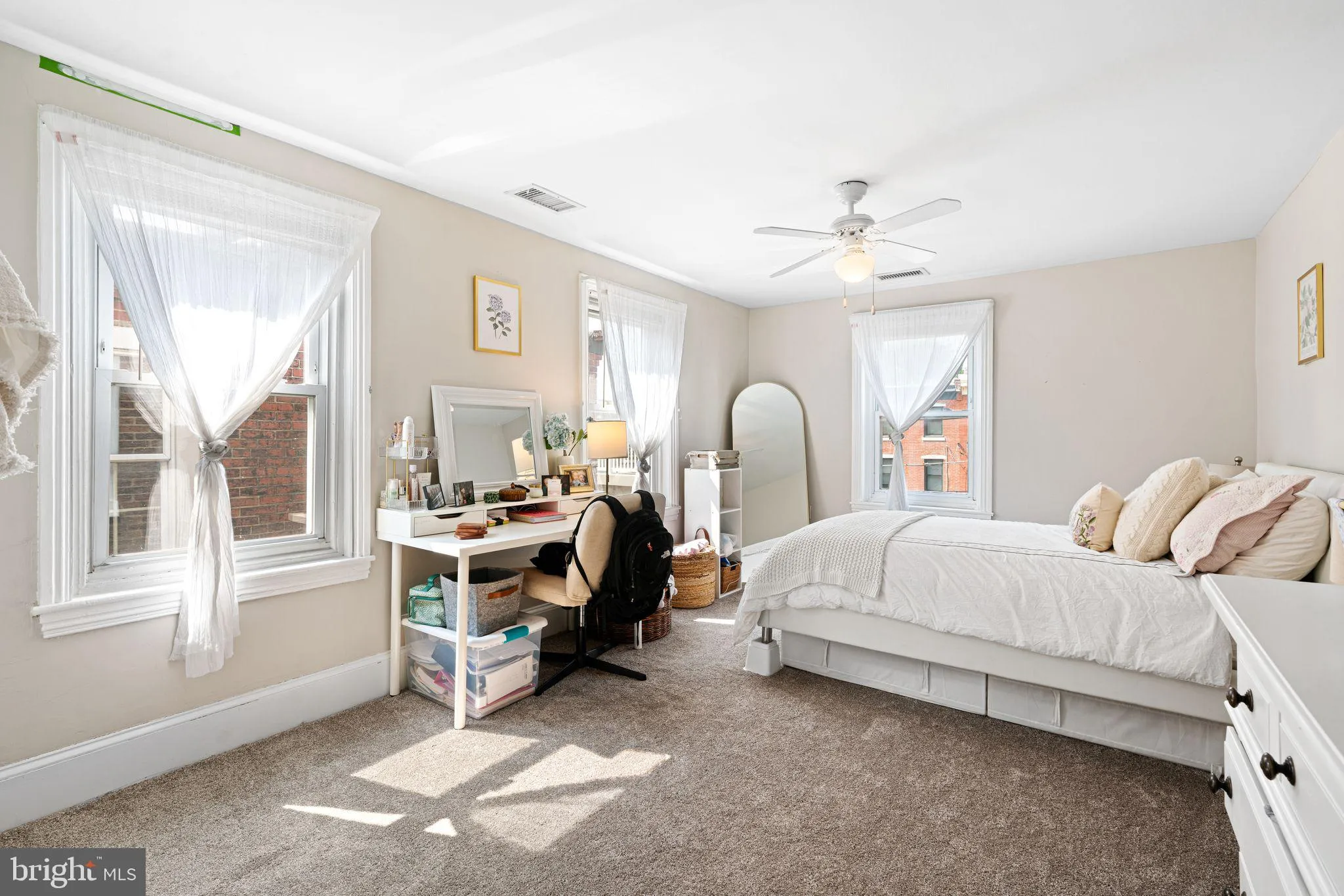 Philadelphia, Pennsylvania 19130, United States, 4 Bedrooms Bedrooms, ,3 BathroomsBathrooms,Residential,Pending,181572